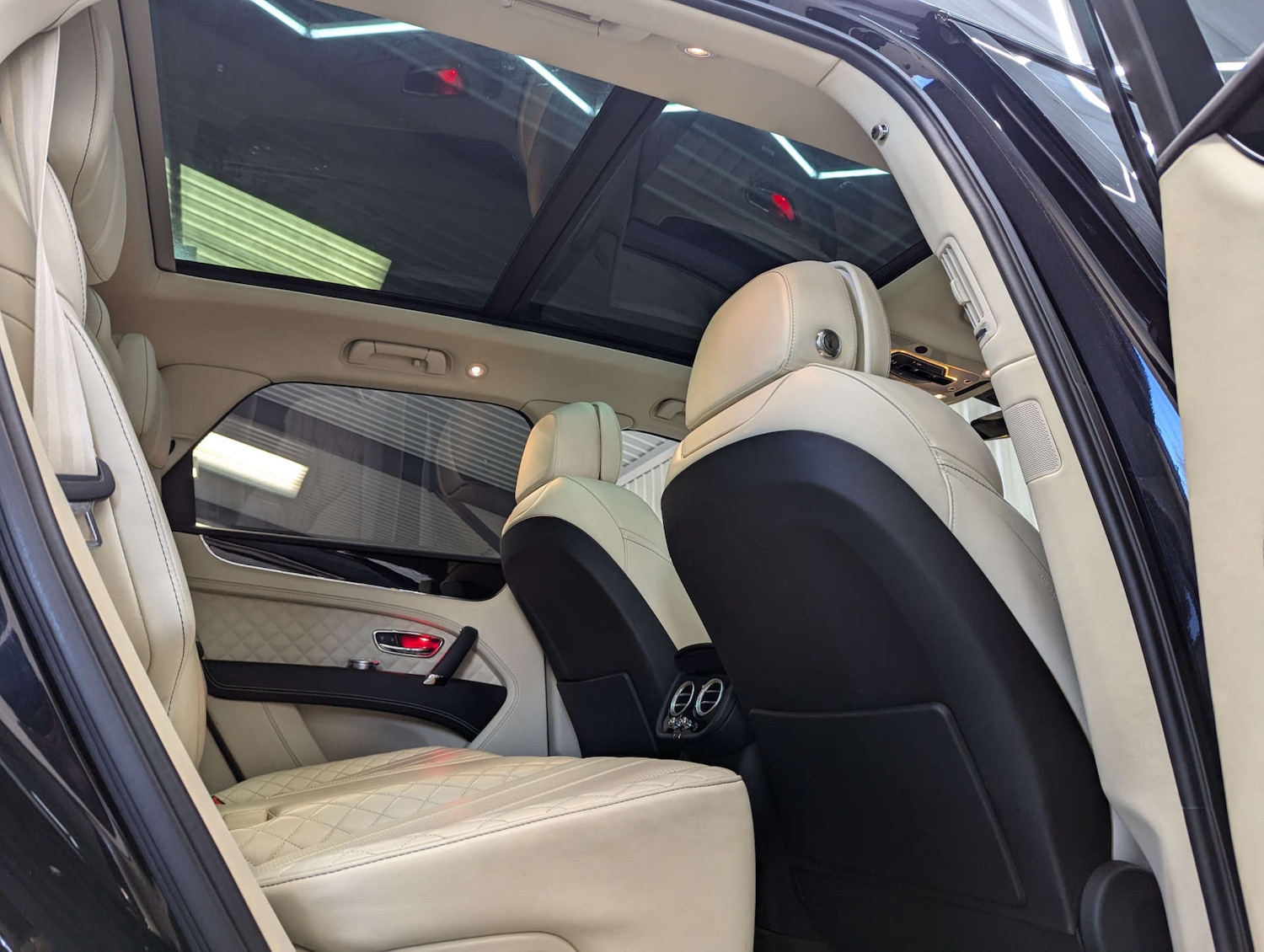 Used Bentley Bentayga 2017 for sale - 78078328: Photo 59