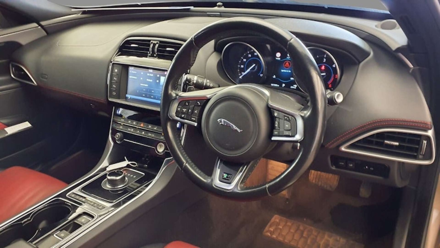 Used Jaguar XE 2017 for sale - 75994151: Photo 9