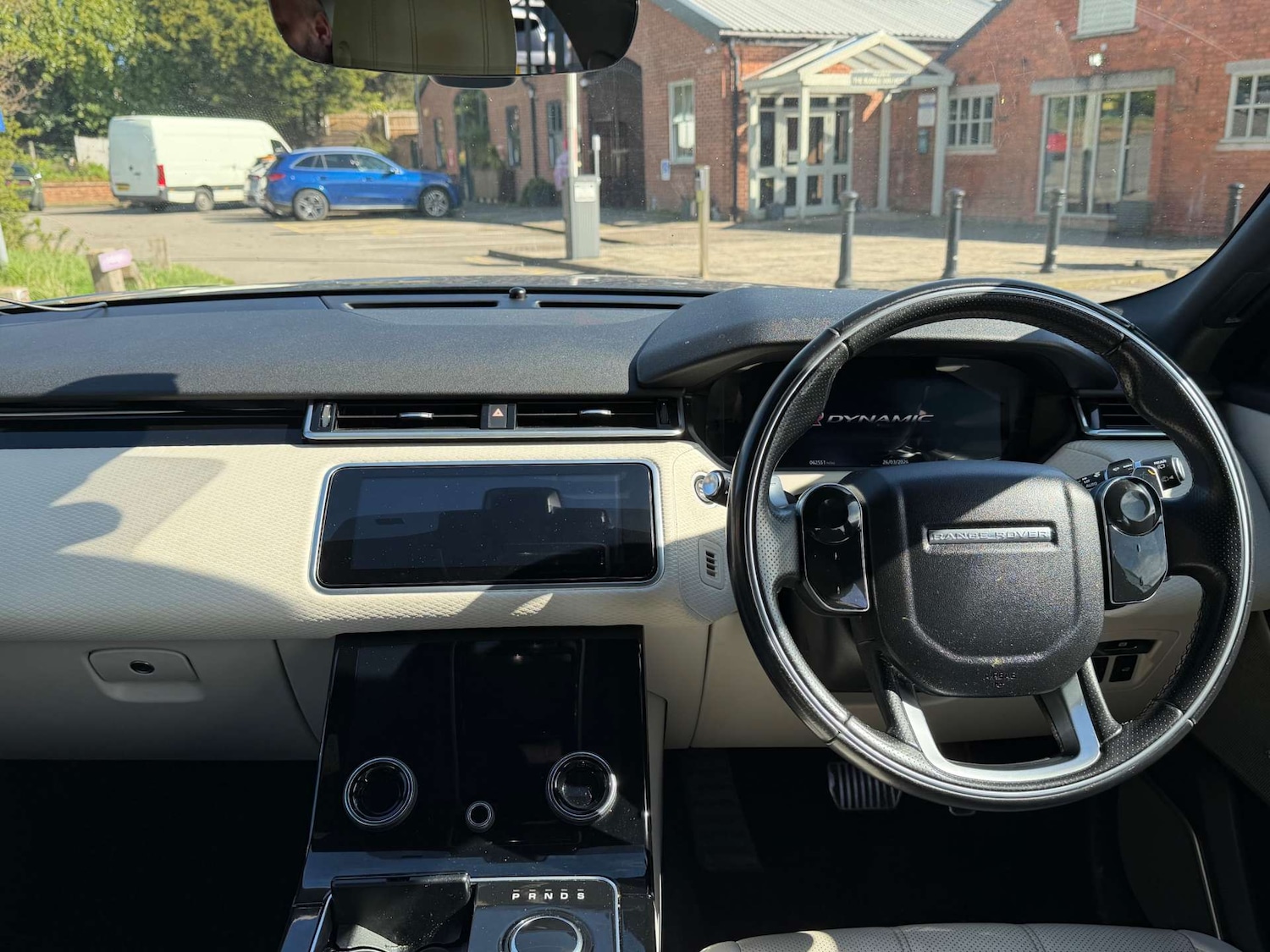 Used Land Rover Range Rover Velar 2018 for sale - 78102159: Photo 3