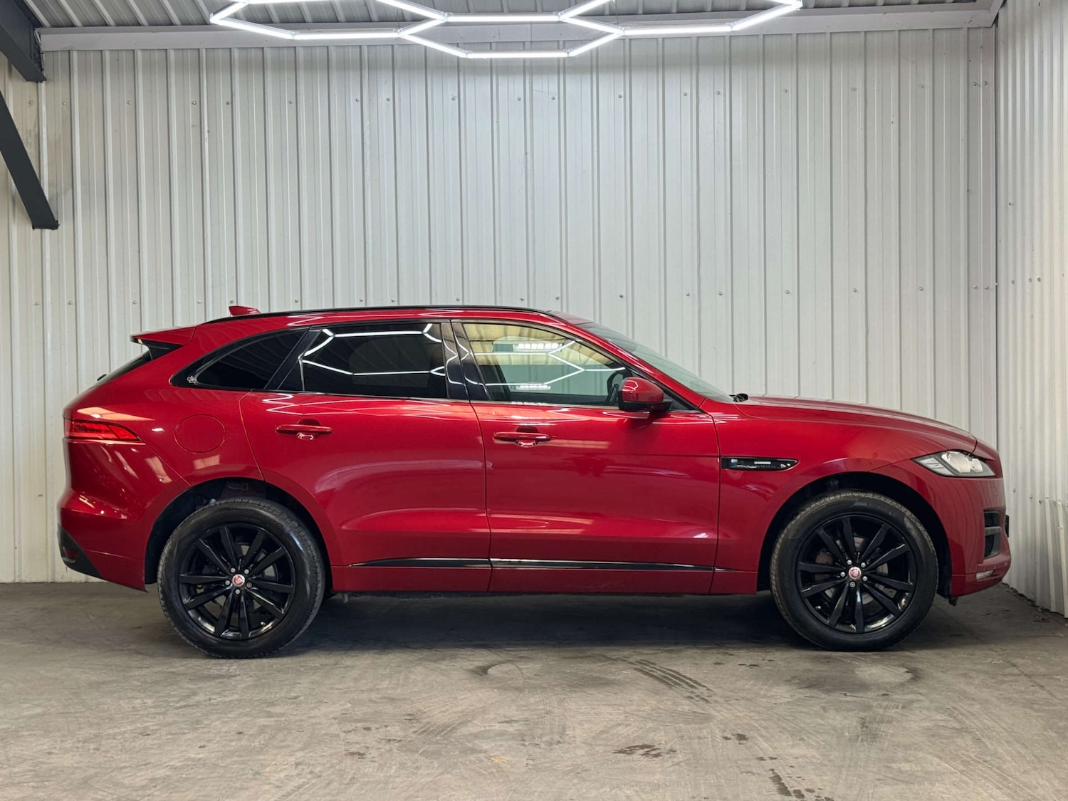 Used Jaguar F-Pace 2016 for sale - 76642985: Photo 13