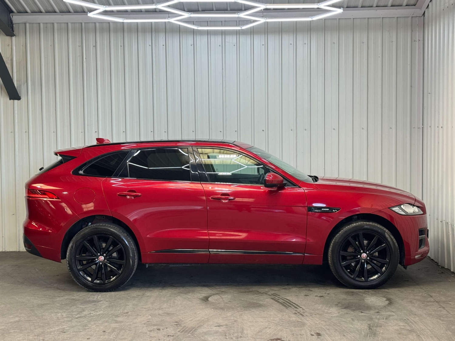Used Jaguar F-Pace 2016 for sale - 76642985: Photo 14