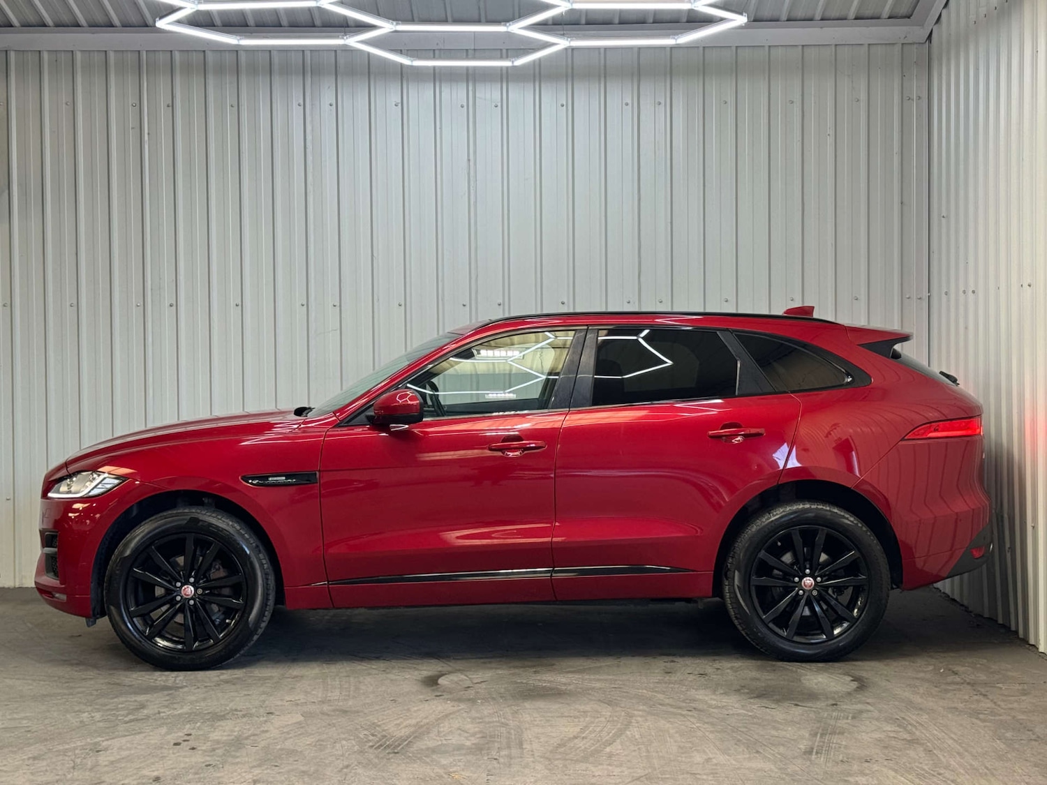 Used Jaguar F-Pace 2016 for sale - 76642985: Photo 15