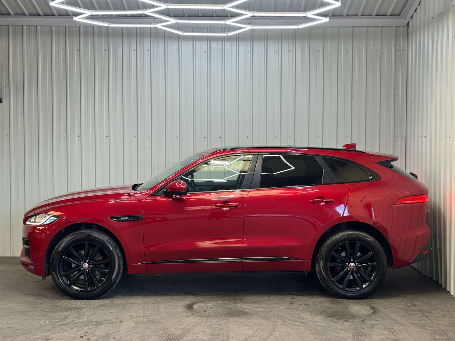 Used Jaguar F-Pace 2016 for sale - 76642985: Photo 17