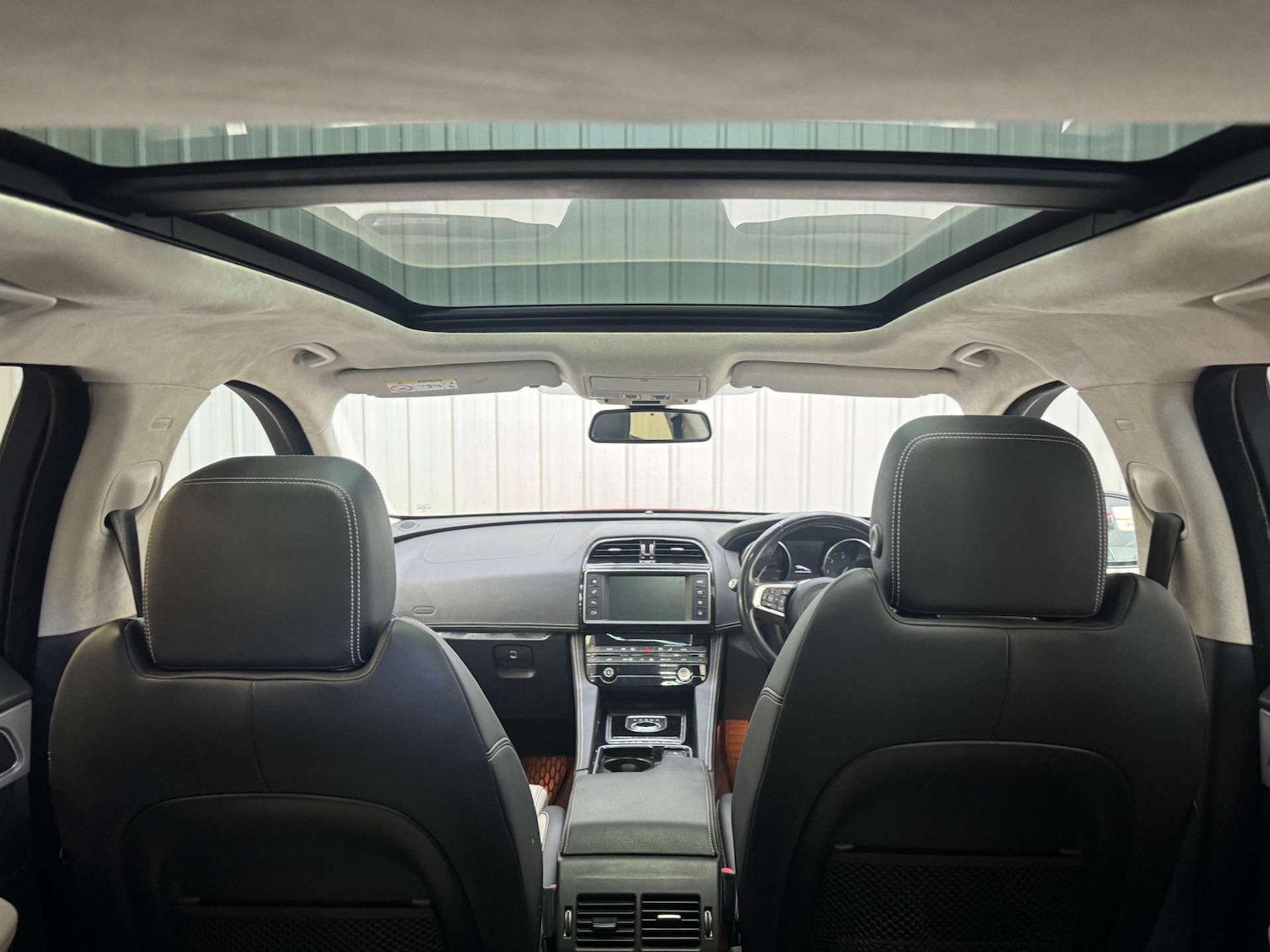 Used Jaguar F-Pace 2016 for sale - 76642985: Photo 2