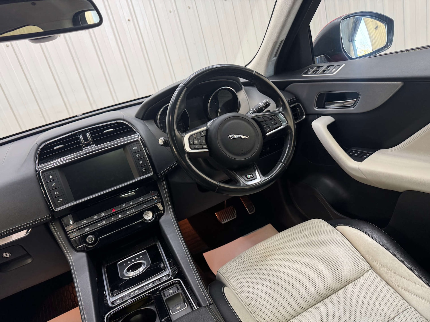 Used Jaguar F-Pace 2016 for sale - 76642985: Photo 50