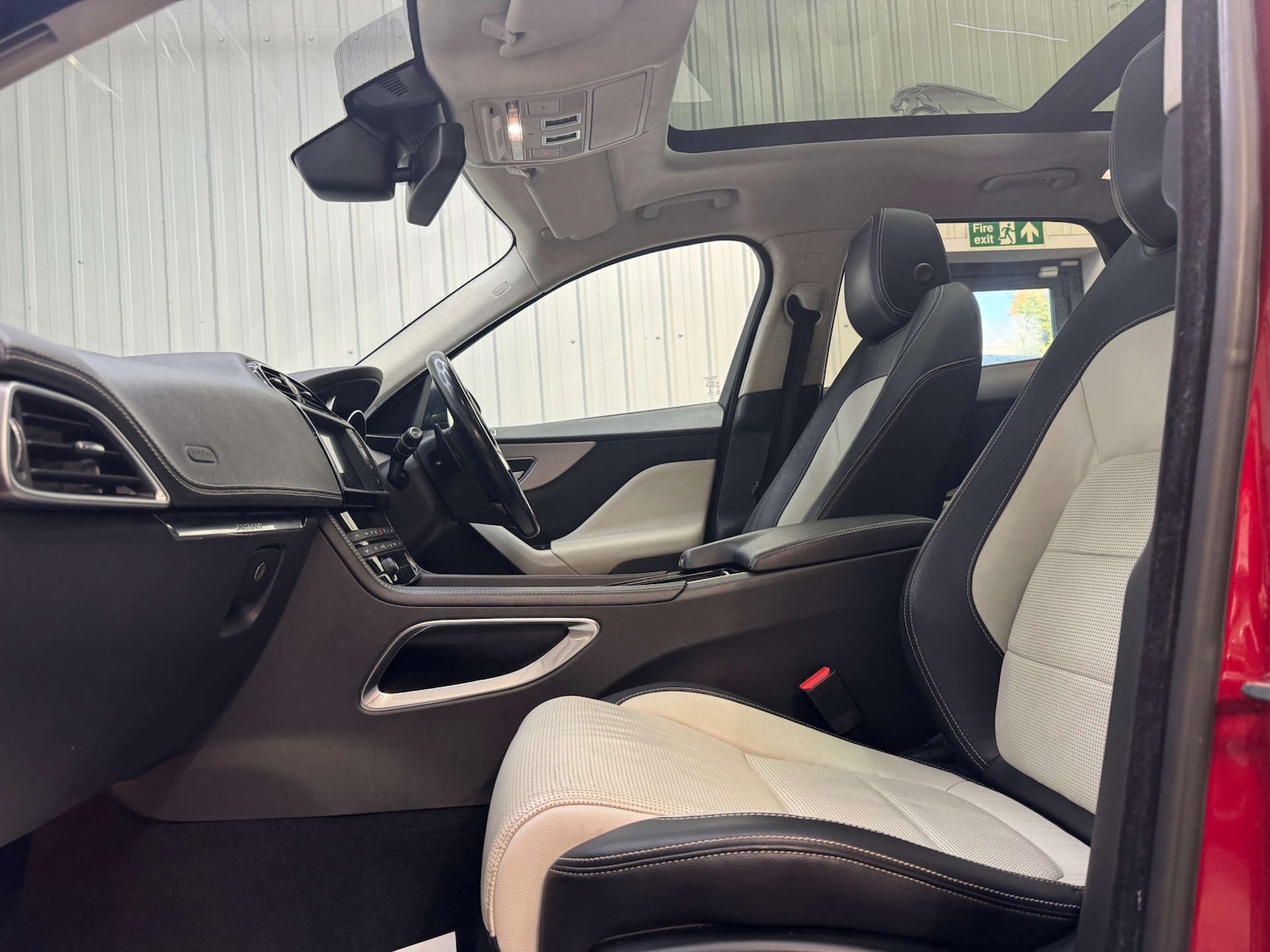 Used Jaguar F-Pace 2016 for sale - 76642985: Photo 60