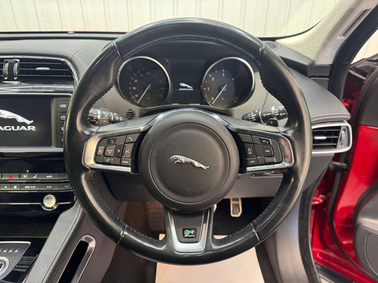 Used Jaguar F-Pace 2016 for sale - 76642985: Photo 76