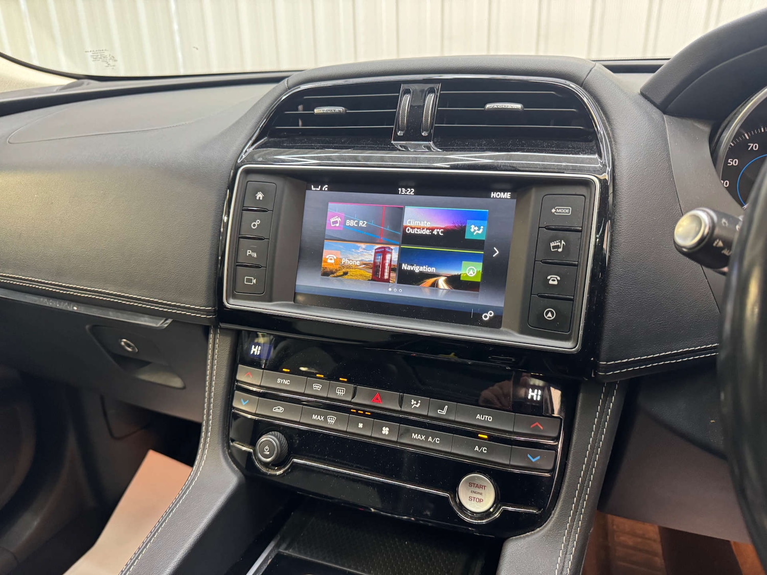 Used Jaguar F-Pace 2016 for sale - 76642985: Photo 85