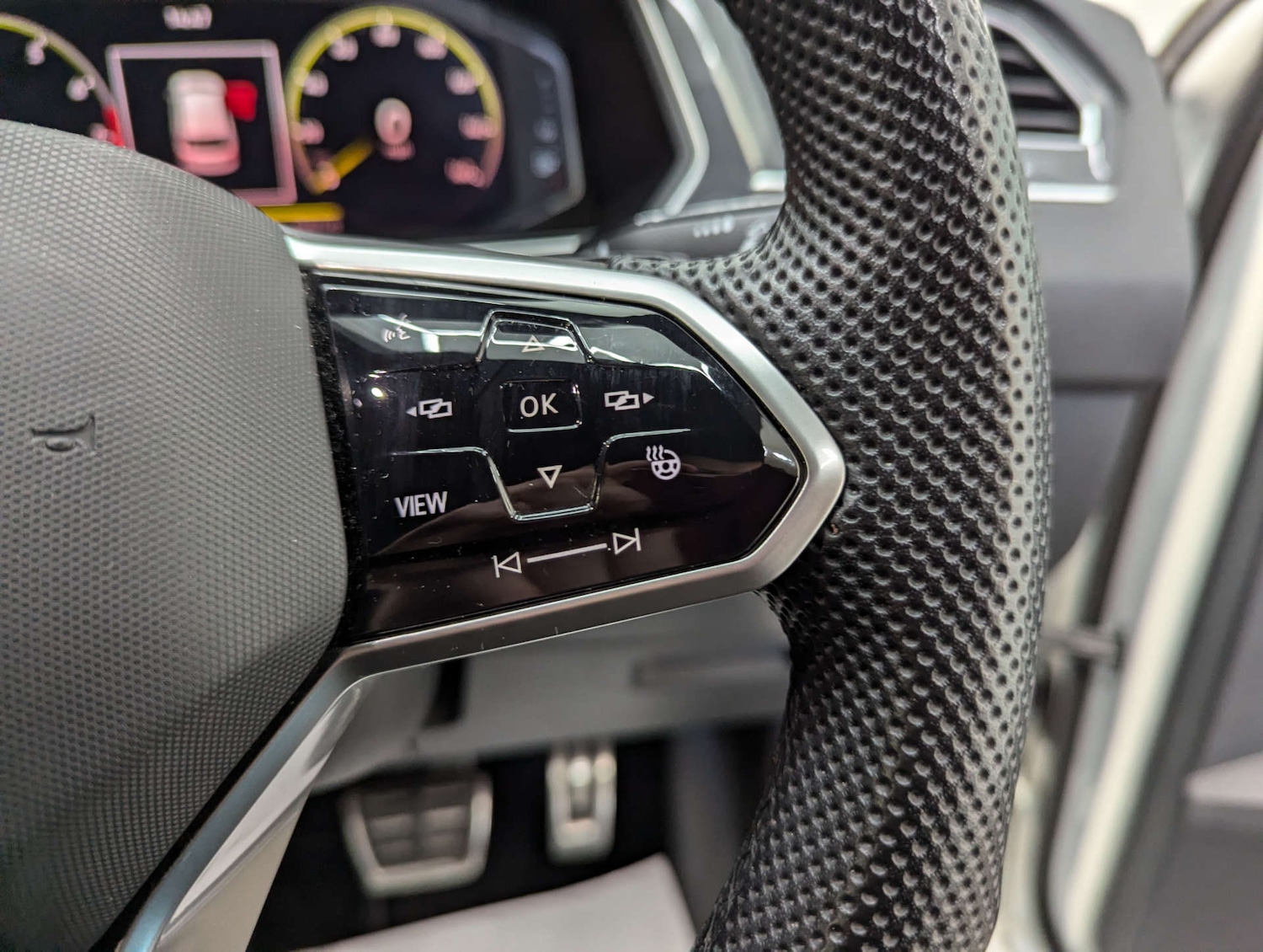 Used Volkswagen Tiguan 2020 for sale - 77277603: Photo 76