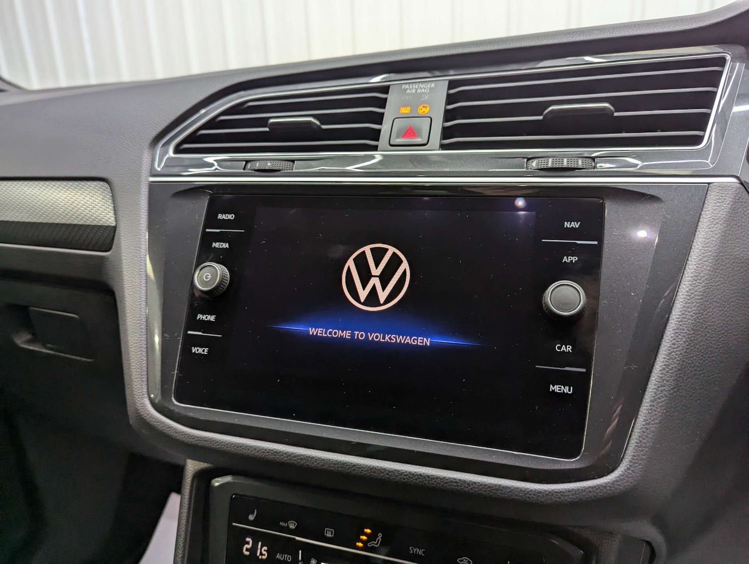 Used Volkswagen Tiguan 2020 for sale - 77277603: Photo 84