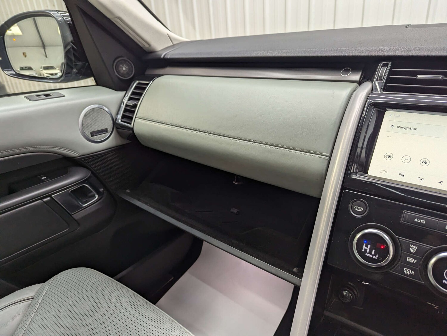 Used Land Rover Discovery 2018 for sale - 77829936: Photo 89