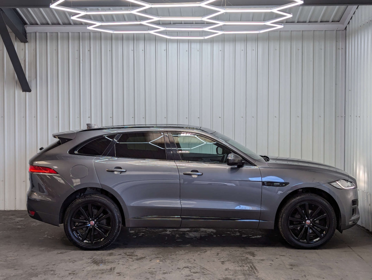 Used Jaguar F-Pace 2017 for sale - 77164835: Photo 14