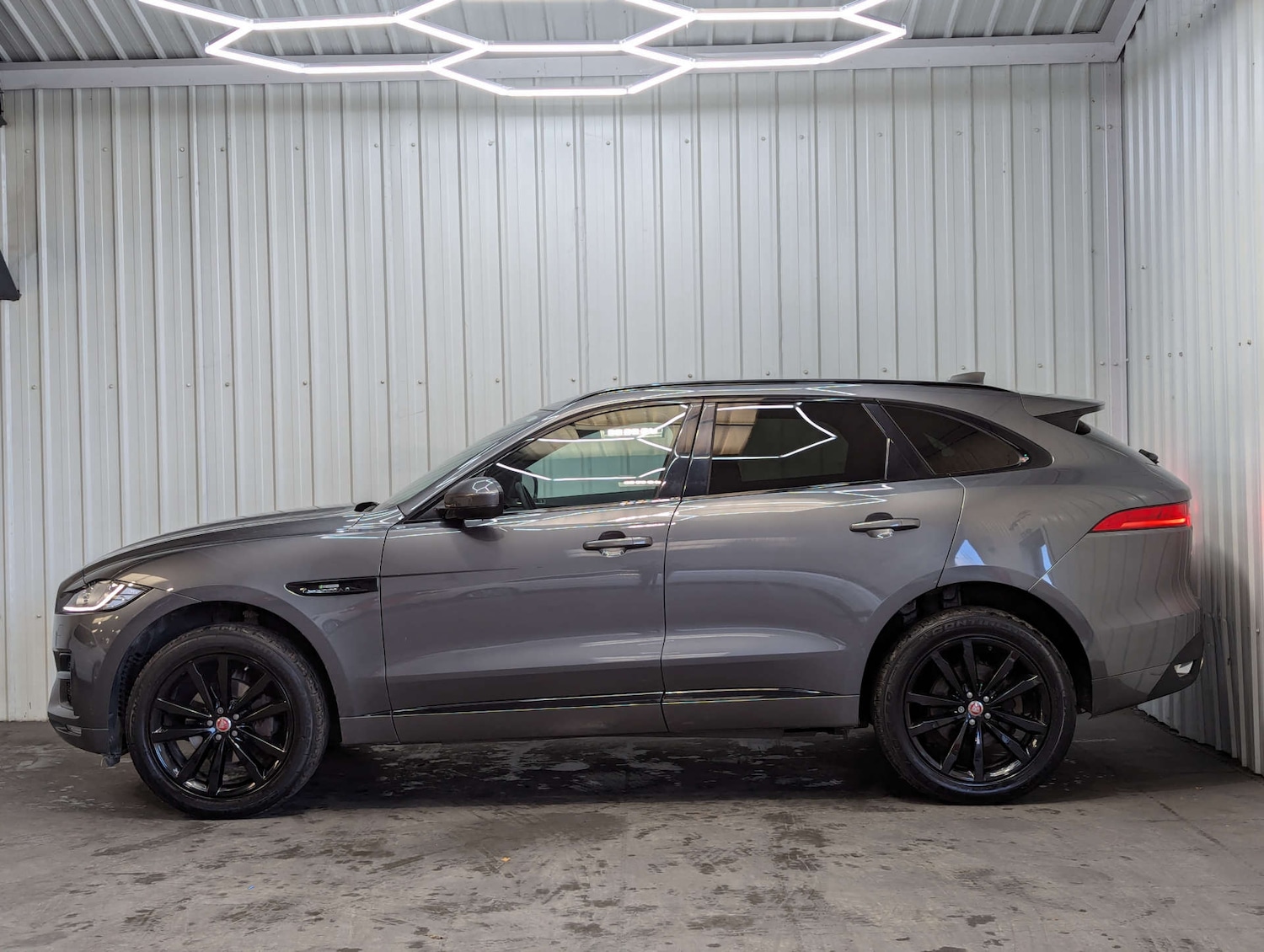 Used Jaguar F-Pace 2017 for sale - 77164835: Photo 15
