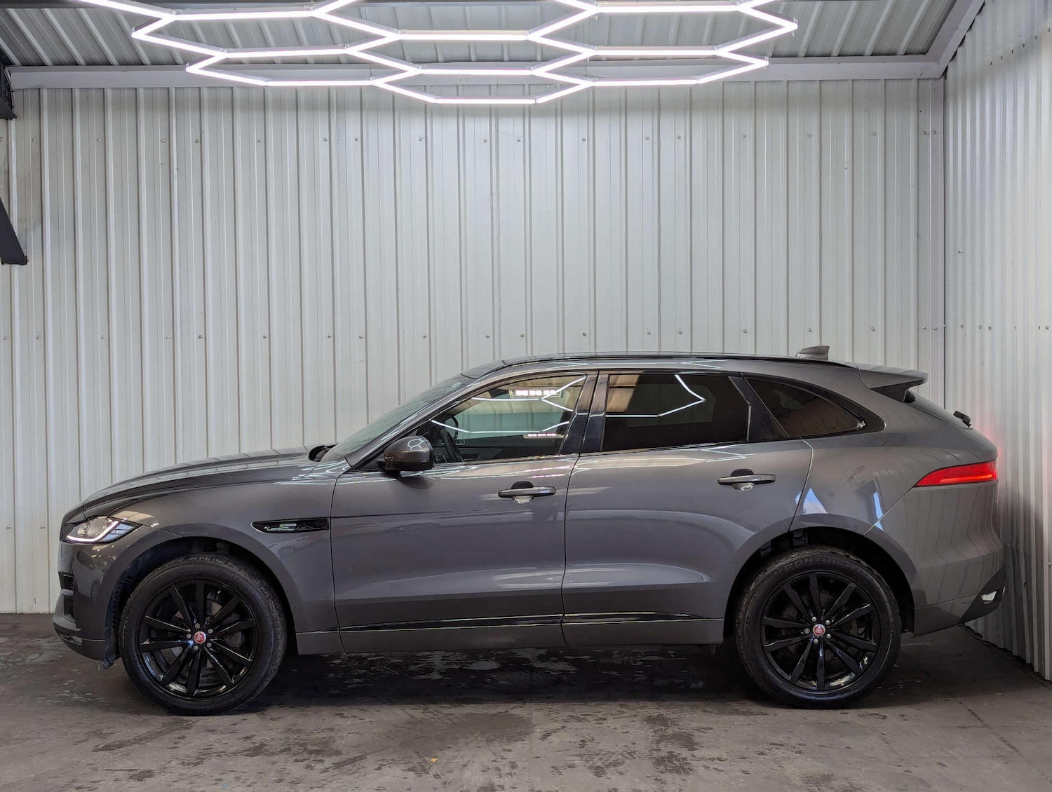 Used Jaguar F-Pace 2017 for sale - 77164835: Photo 17