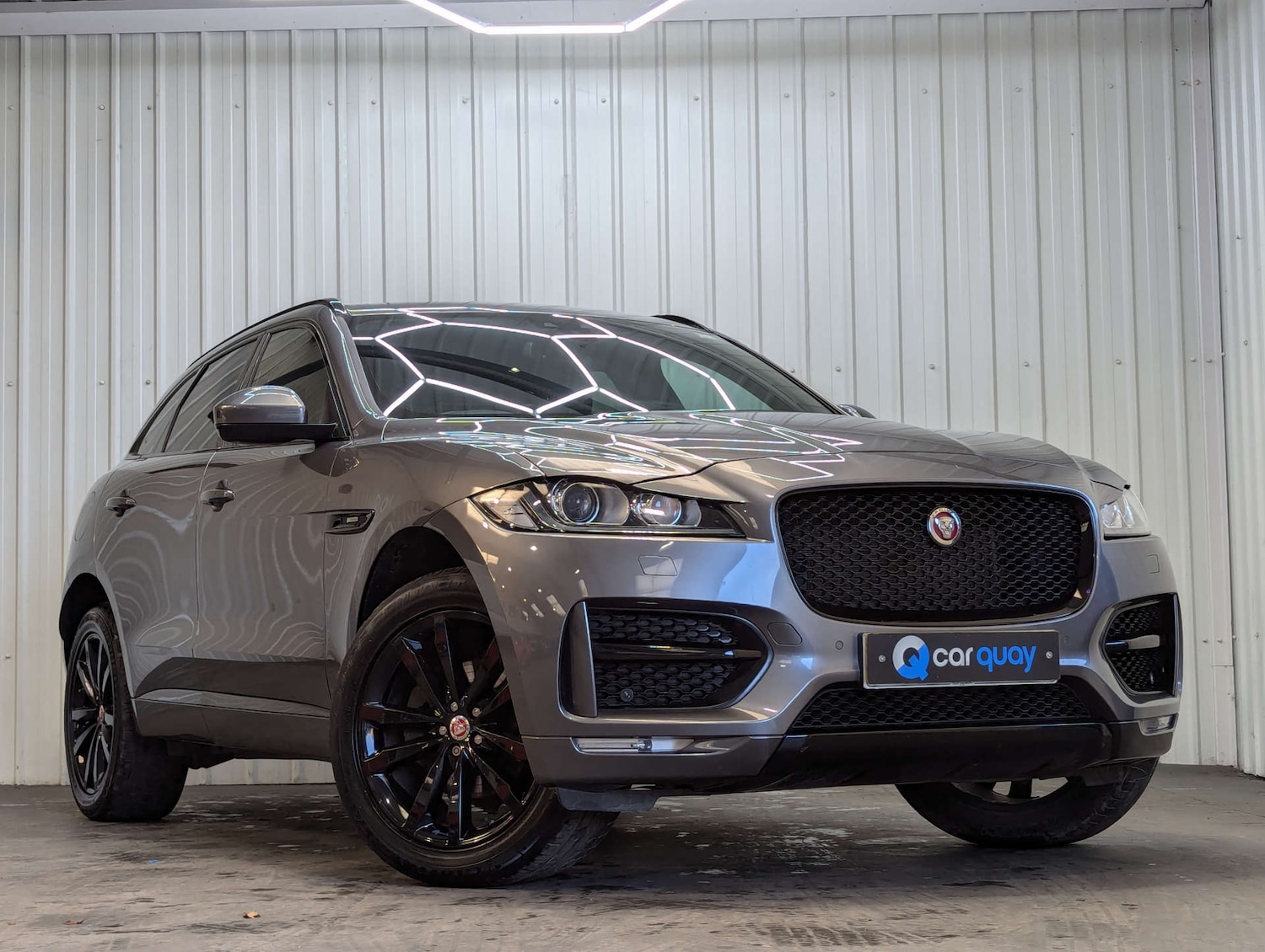 Used Jaguar F-Pace 2017 for sale - 77164835: Photo 4