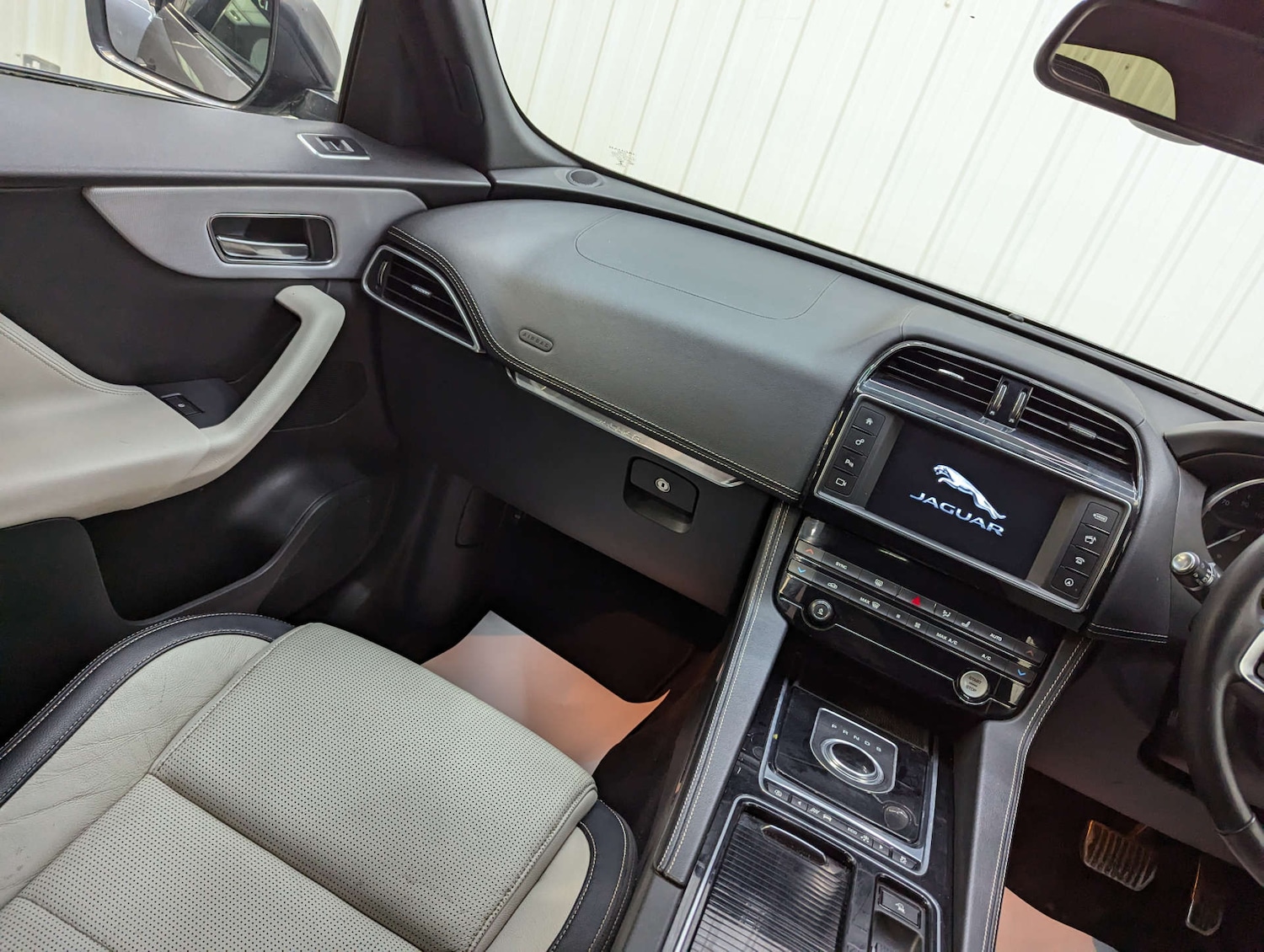 Used Jaguar F-Pace 2017 for sale - 77164835: Photo 46