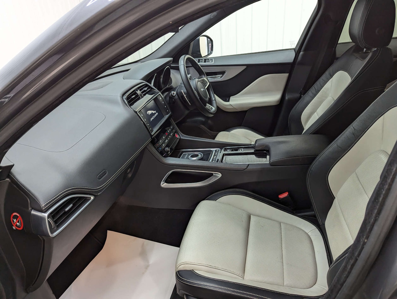 Used Jaguar F-Pace 2017 for sale - 77164835: Photo 54