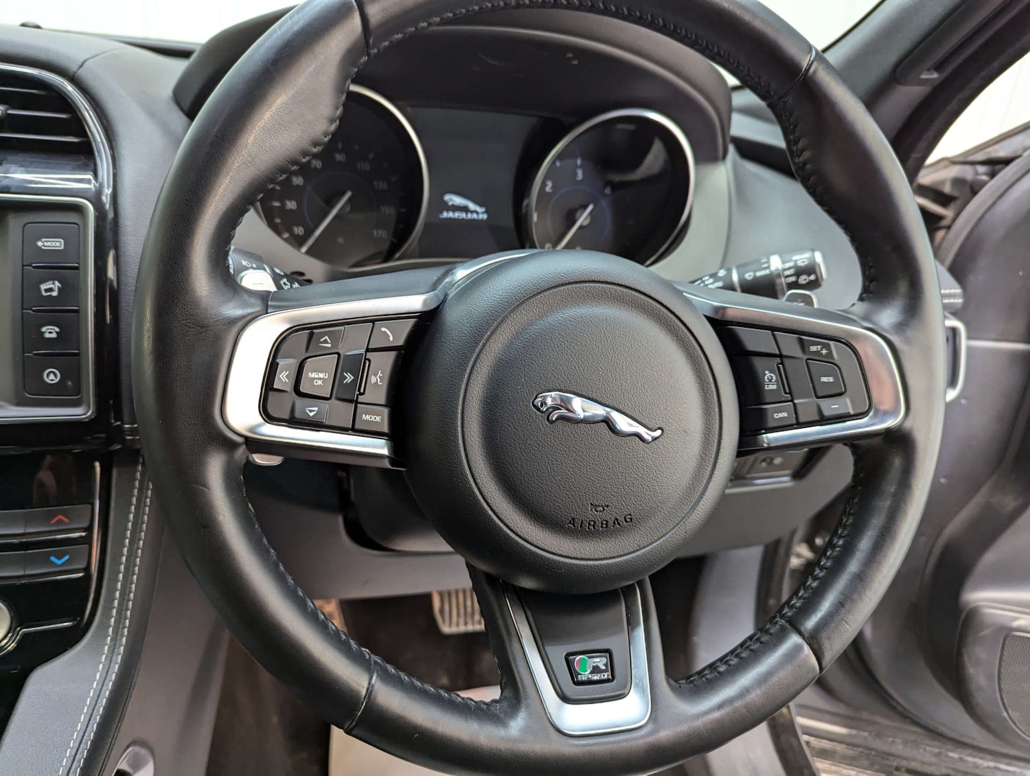 Used Jaguar F-Pace 2017 for sale - 77164835: Photo 77