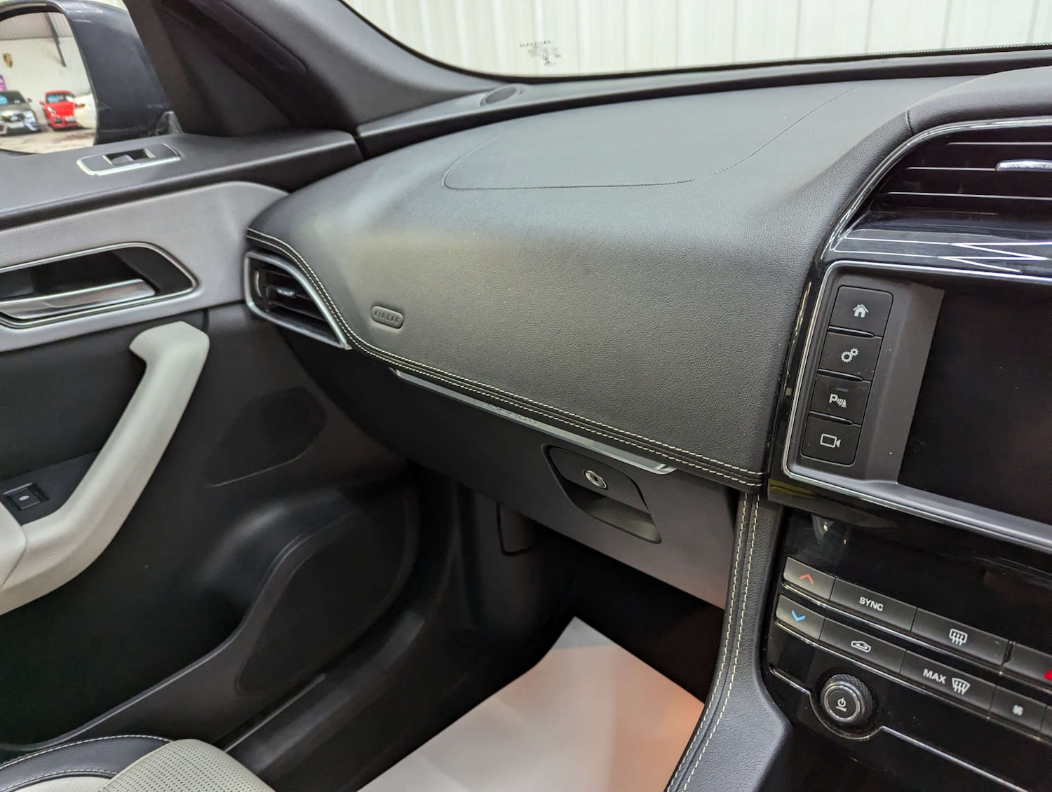 Used Jaguar F-Pace 2017 for sale - 77164835: Photo 90