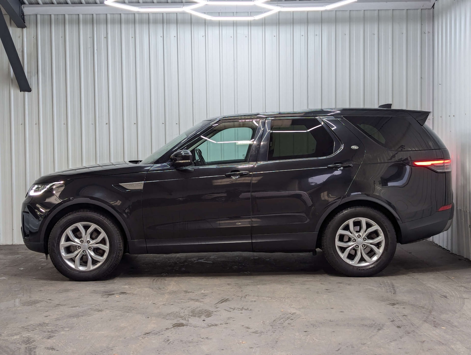 Used Land Rover Discovery 2018 for sale - 77094972: Photo 15