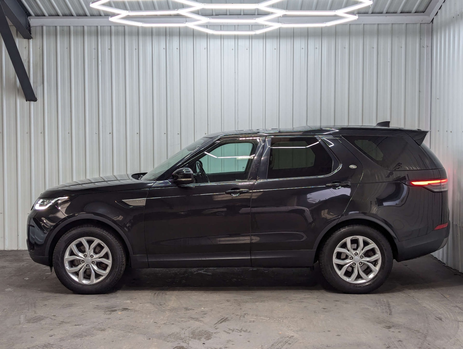 Used Land Rover Discovery 2018 for sale - 77094972: Photo 16