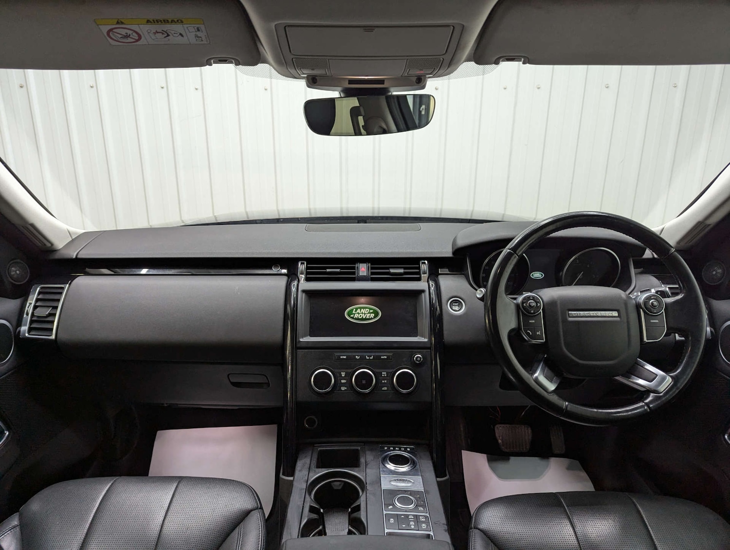 Used Land Rover Discovery 2018 for sale - 77094972: Photo 2