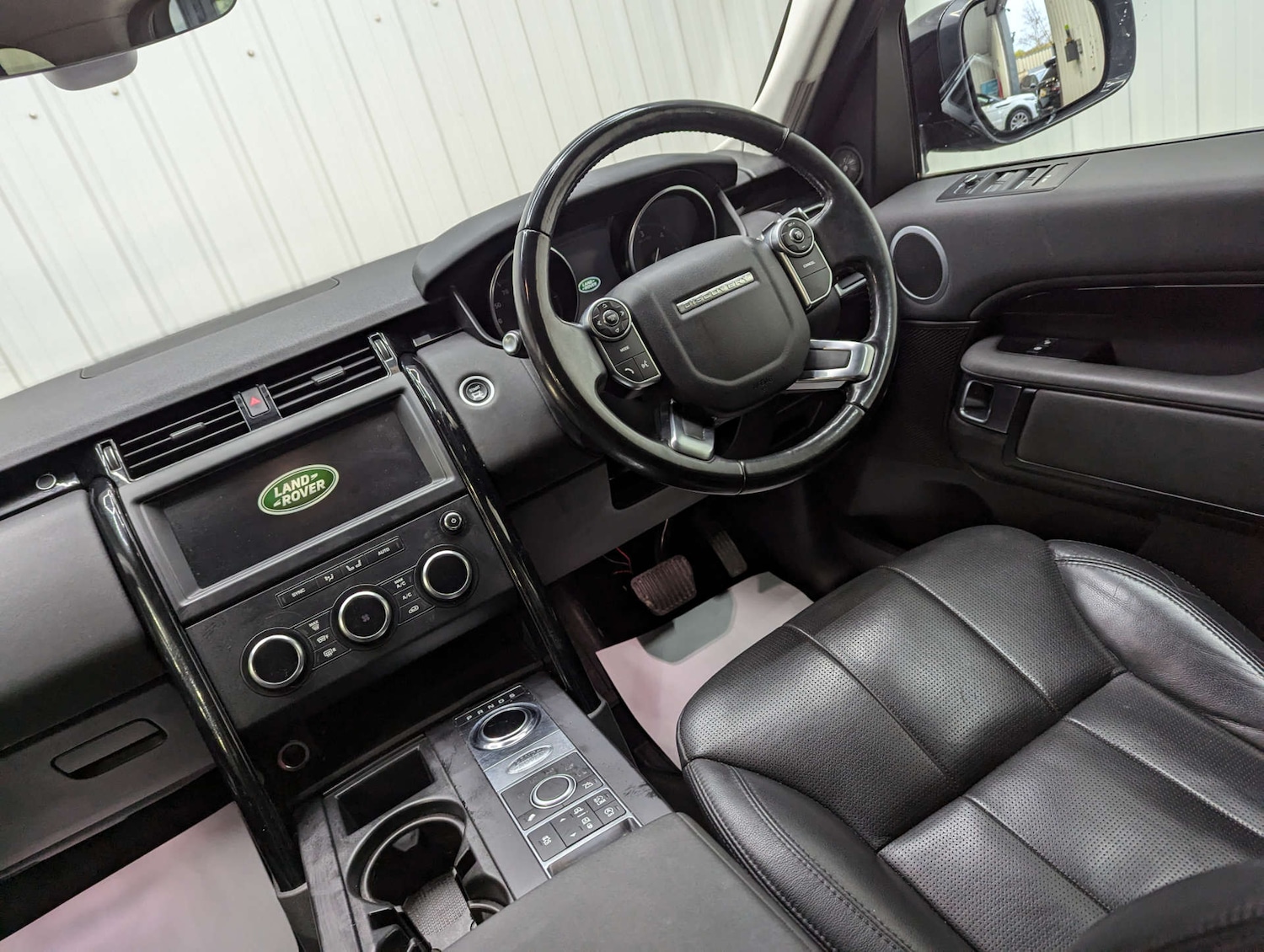 Used Land Rover Discovery 2018 for sale - 77094972: Photo 48