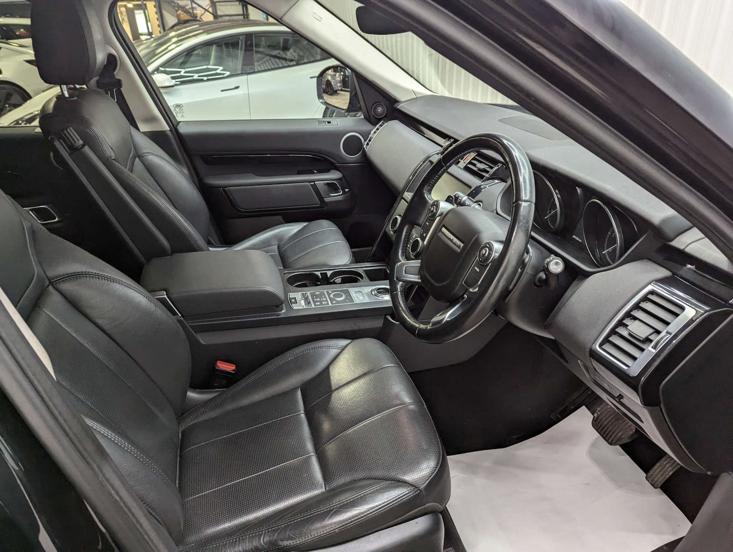 Used Land Rover Discovery 2018 for sale - 77094972: Photo 49