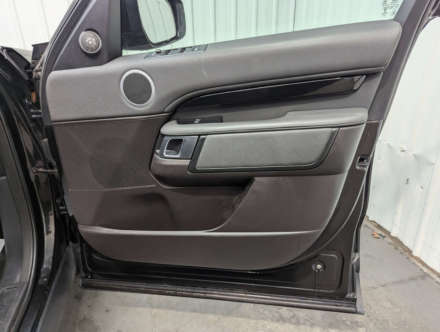 Used Land Rover Discovery 2018 for sale - 77094972: Photo 53