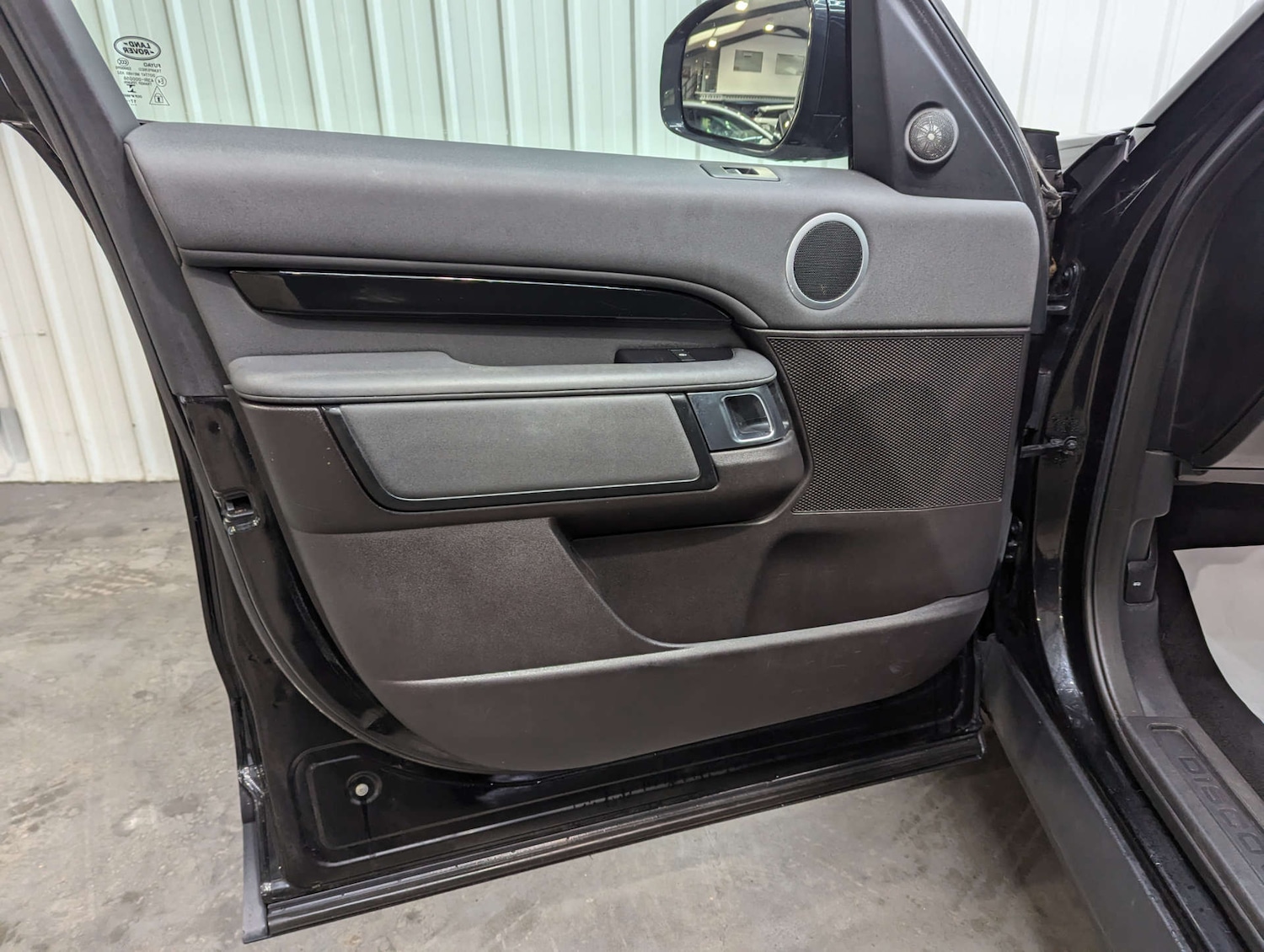 Used Land Rover Discovery 2018 for sale - 77094972: Photo 59