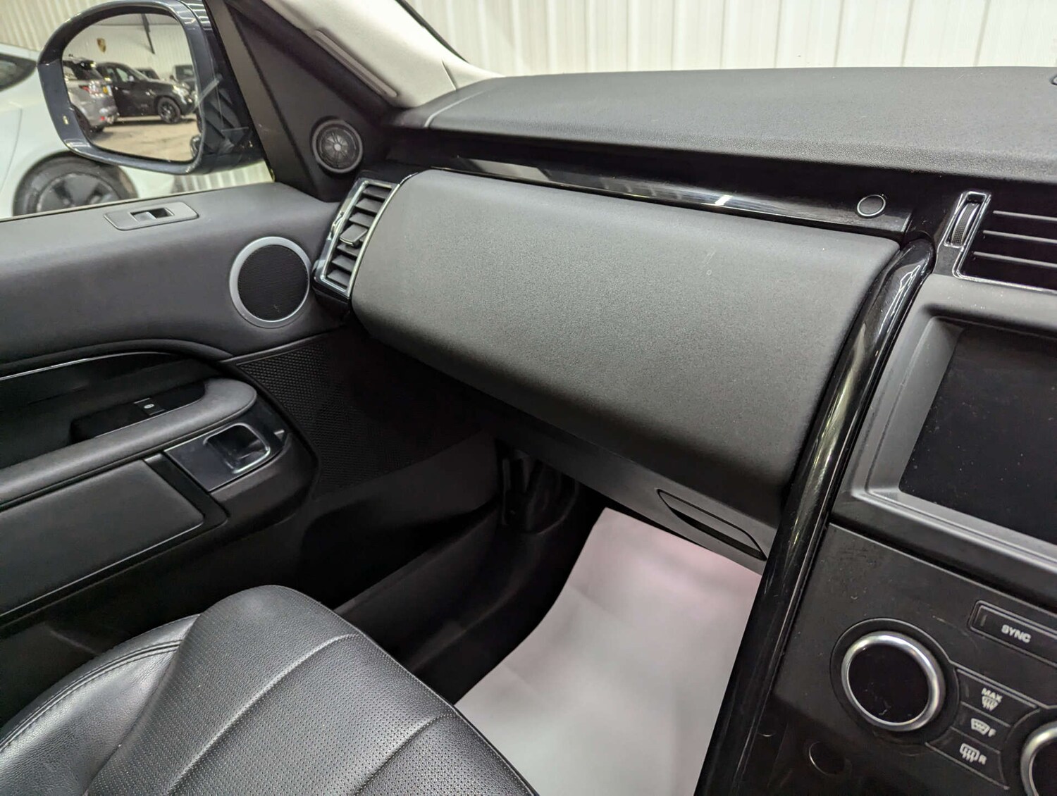 Used Land Rover Discovery 2018 for sale - 77094972: Photo 93