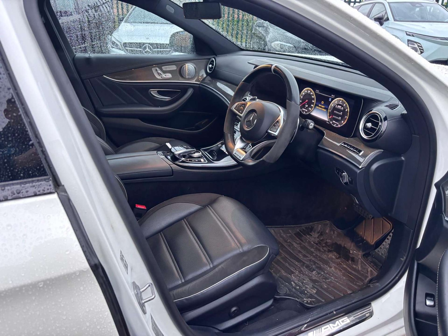 Used Mercedes-Benz E Class 2017 for sale - 76977390: Photo 2