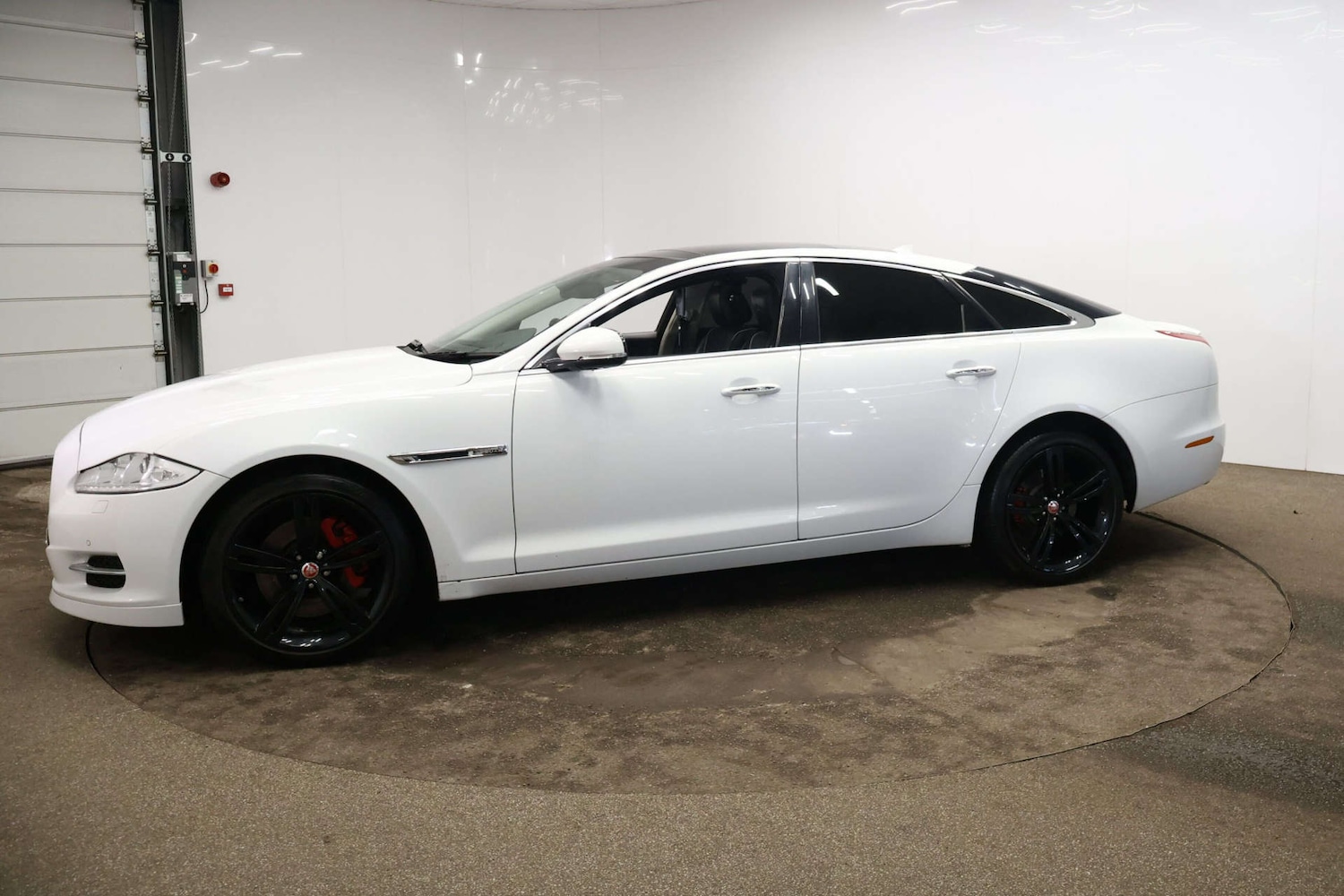 Used Jaguar XJ 2014 for sale - 77539981: Photo 15