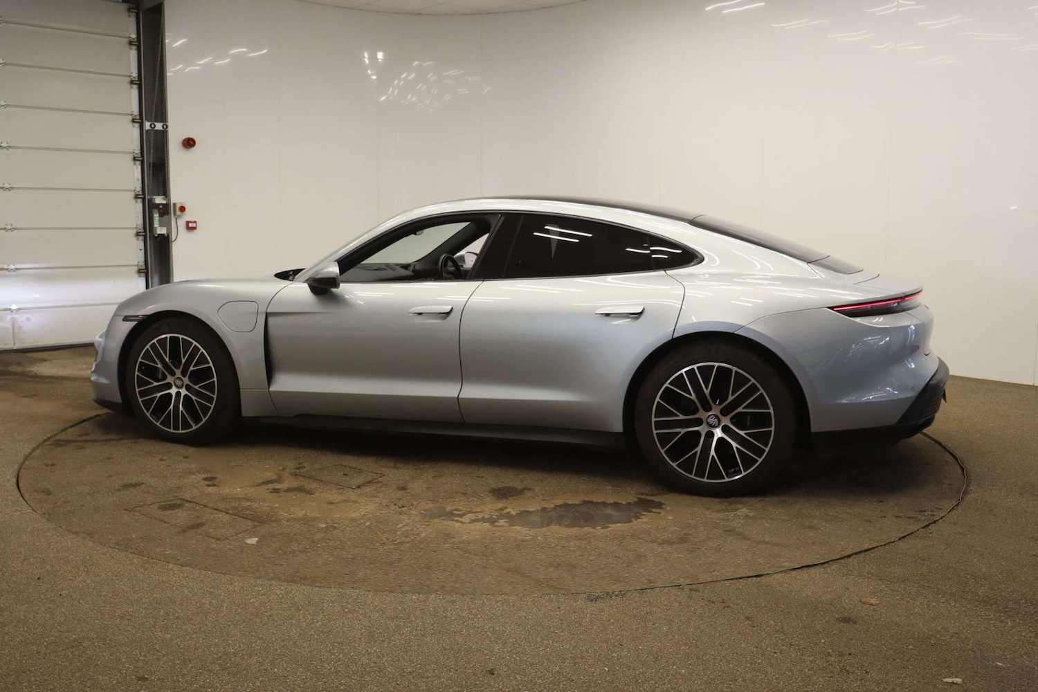 Used Porsche Taycan 2021 for sale - 77766948: Photo 17