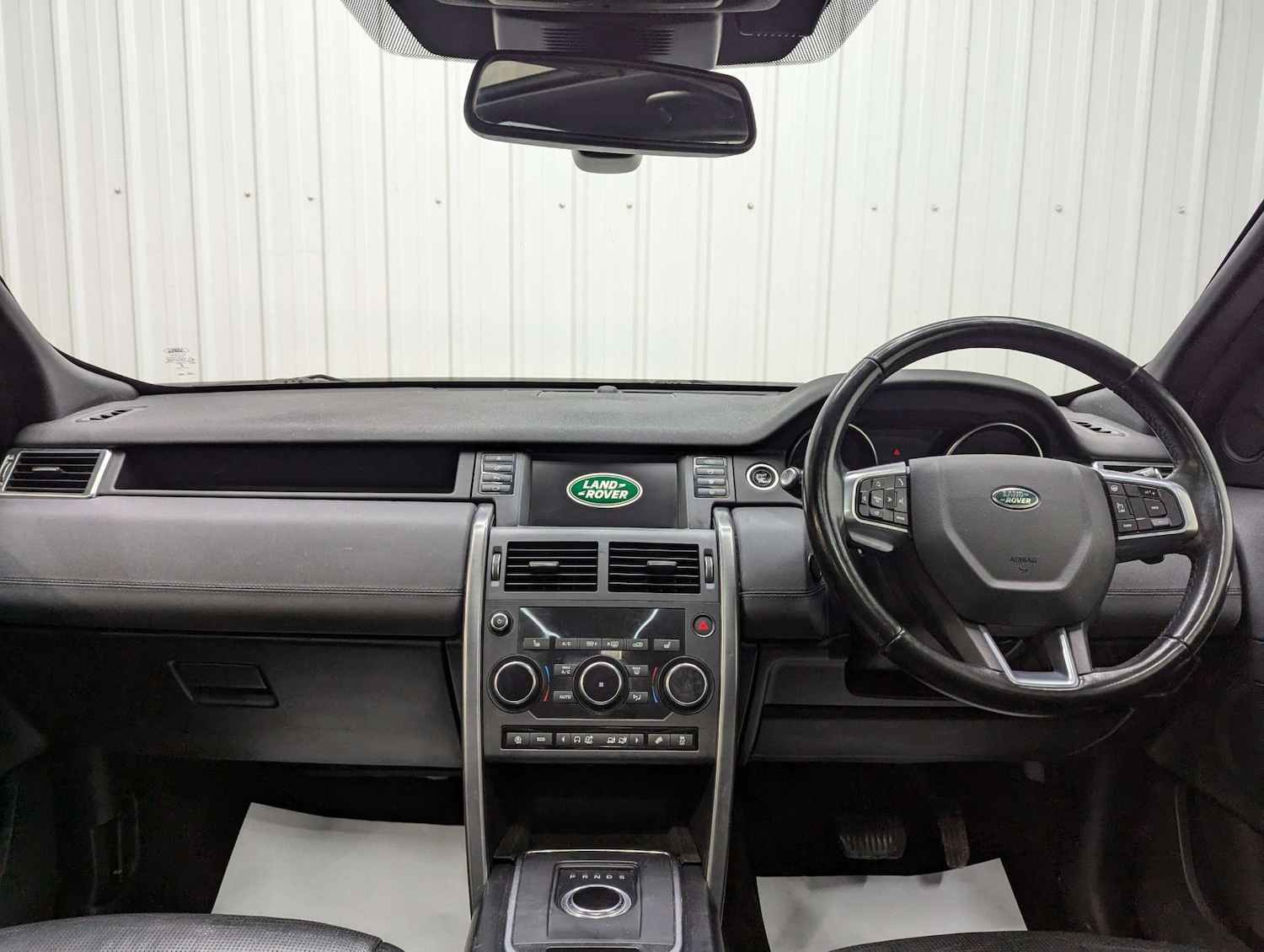 Used Land Rover Discovery Sport 2019 for sale - 76569711: Photo 2