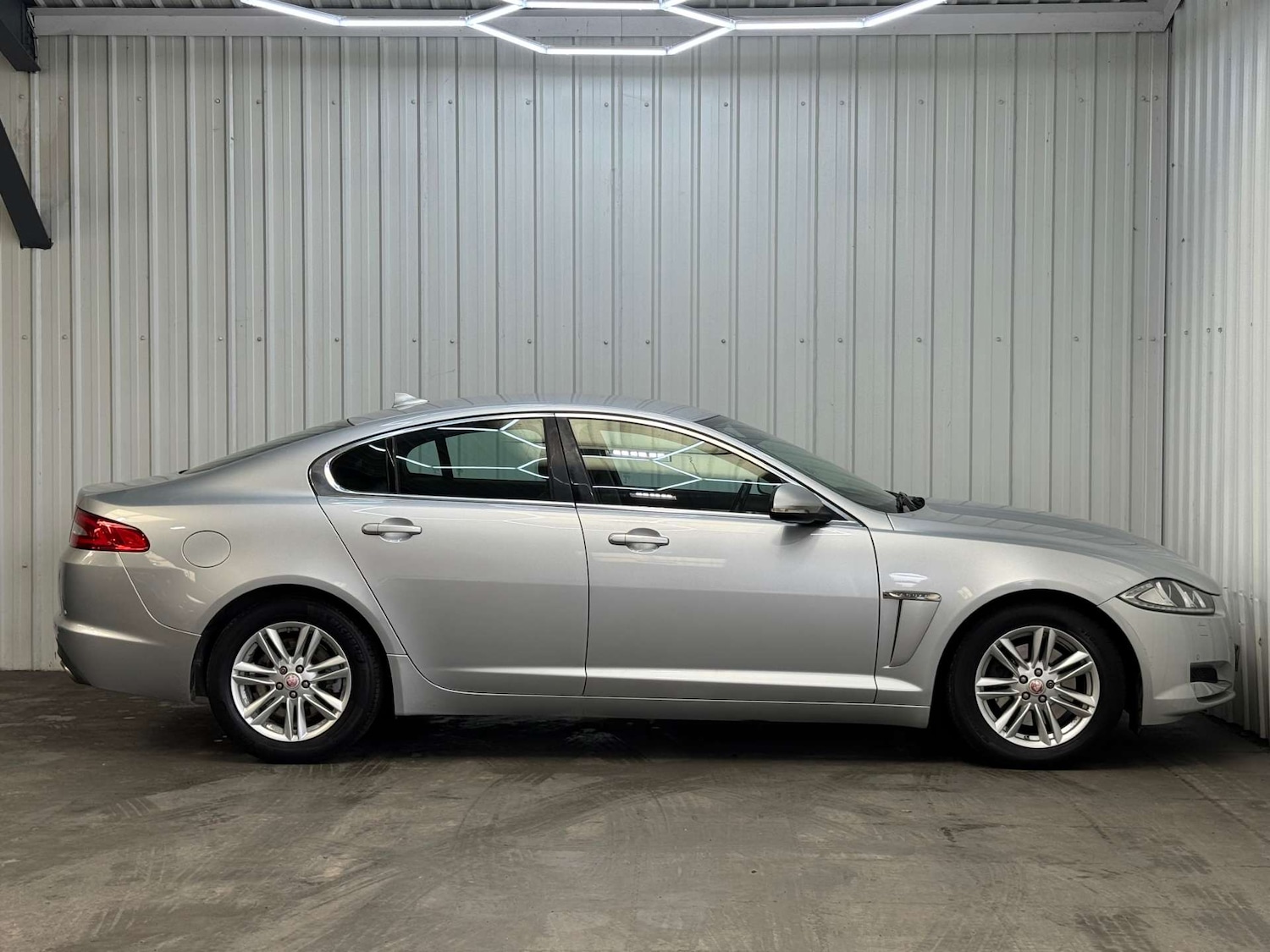 Used Jaguar XF 2015 for sale - 77717749: Photo 41