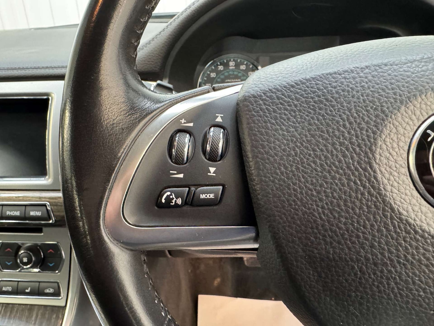 Used Jaguar XF 2015 for sale - 77717749: Photo 45