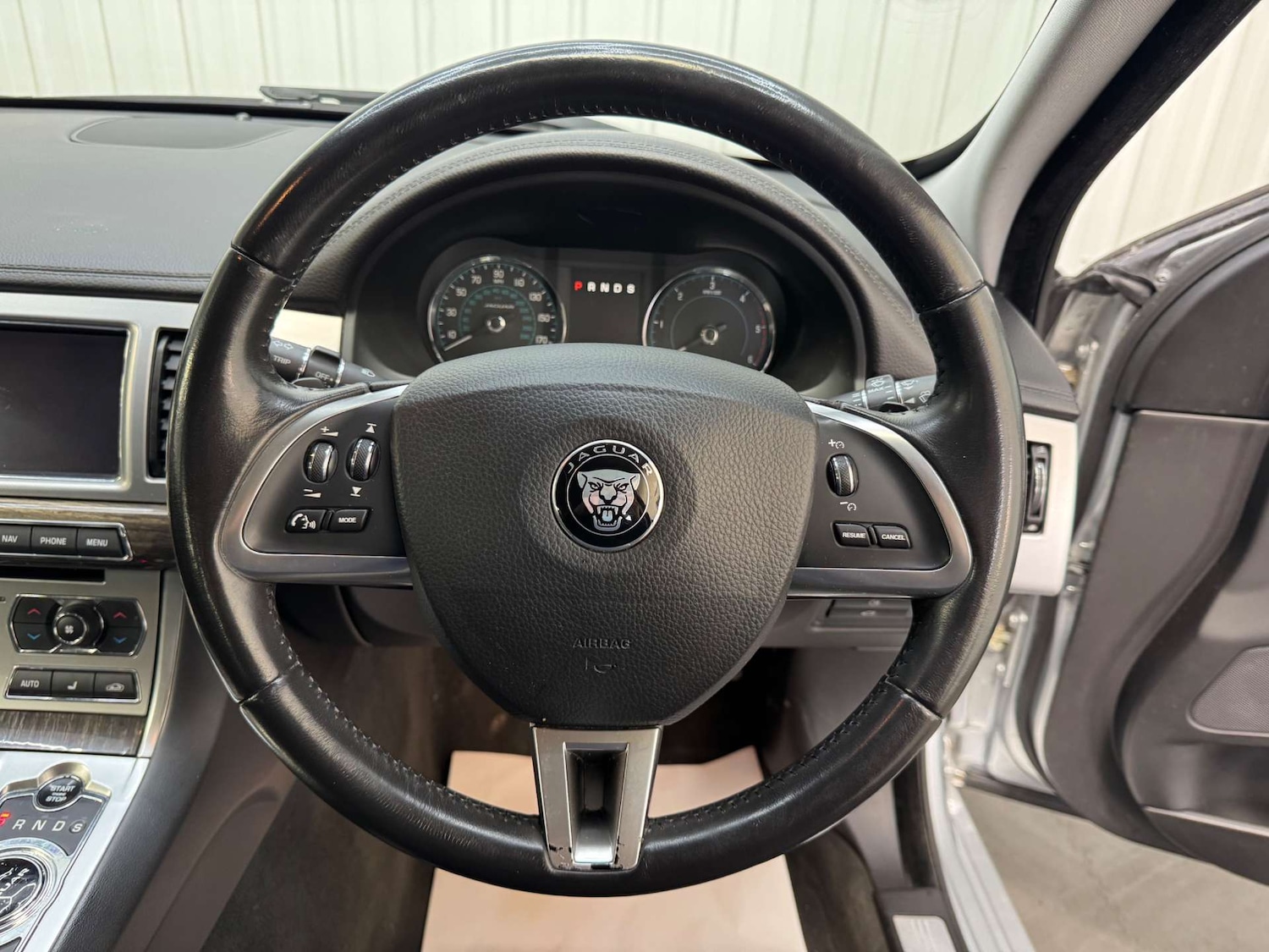 Used Jaguar XF 2015 for sale - 77717749: Photo 73