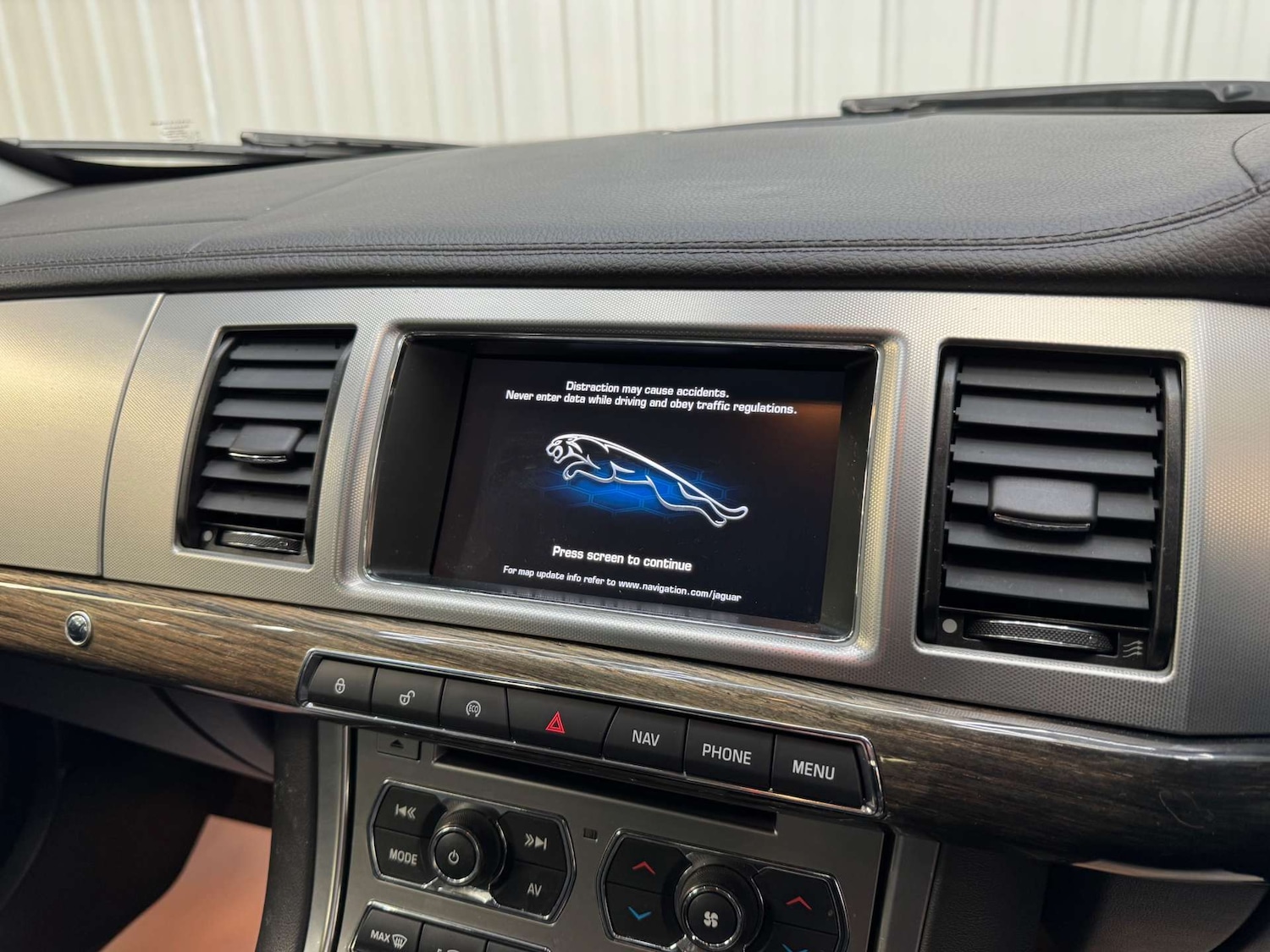 Used Jaguar XF 2015 for sale - 77717749: Photo 75