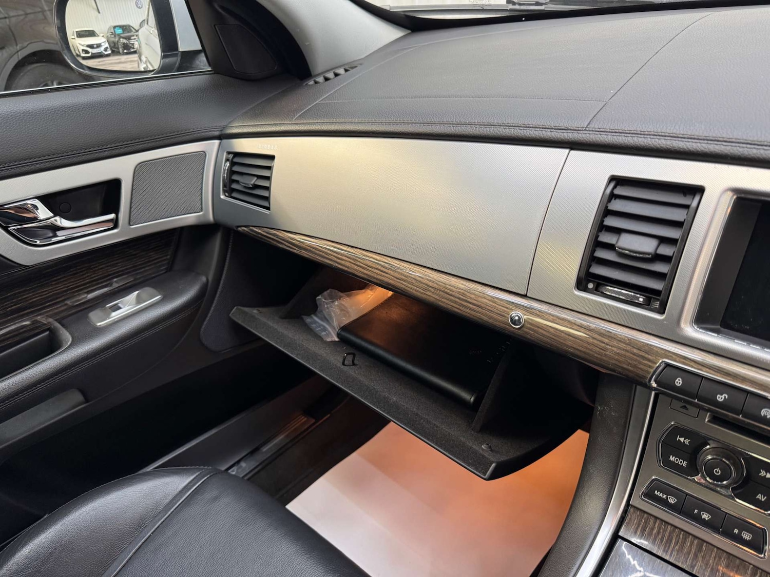 Used Jaguar XF 2015 for sale - 77717749: Photo 90