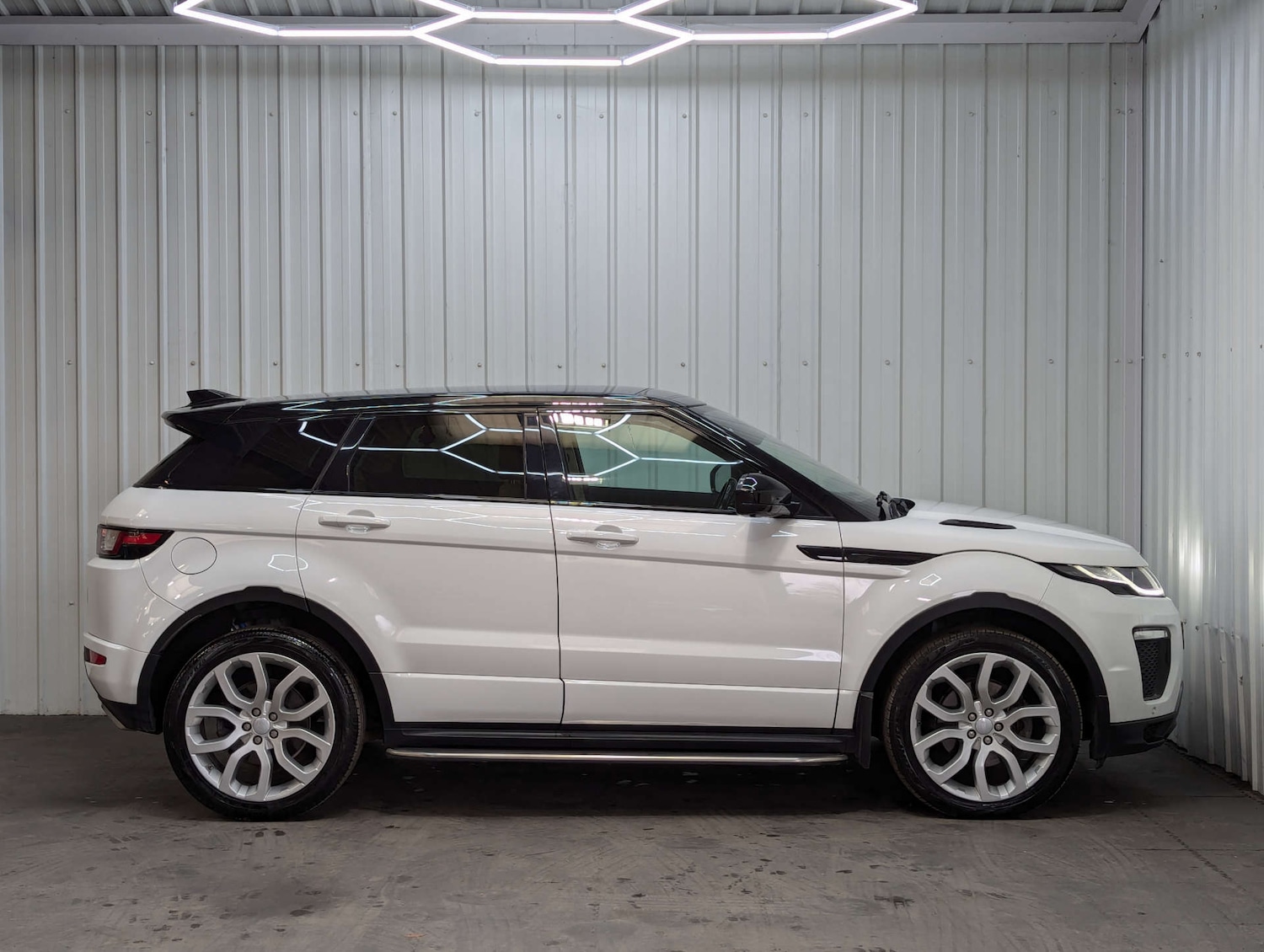 Used Land Rover Range Rover Evoque 2018 for sale - 76830000: Photo 13
