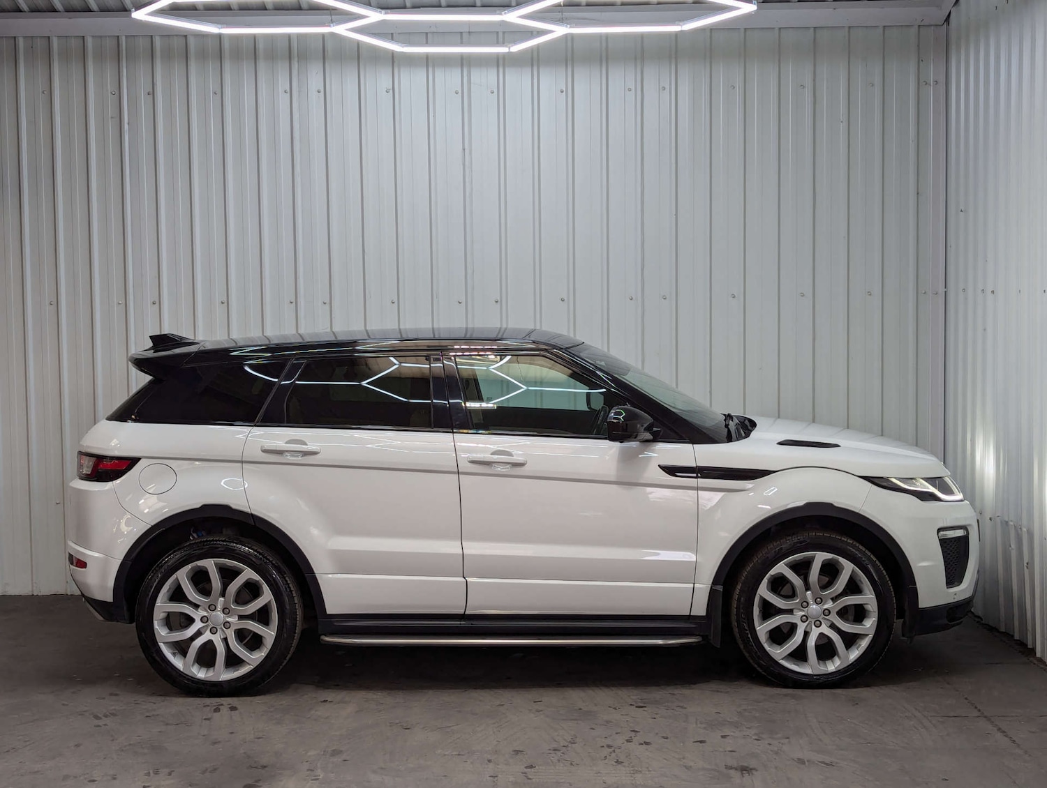 Used Land Rover Range Rover Evoque 2018 for sale - 76830000: Photo 14