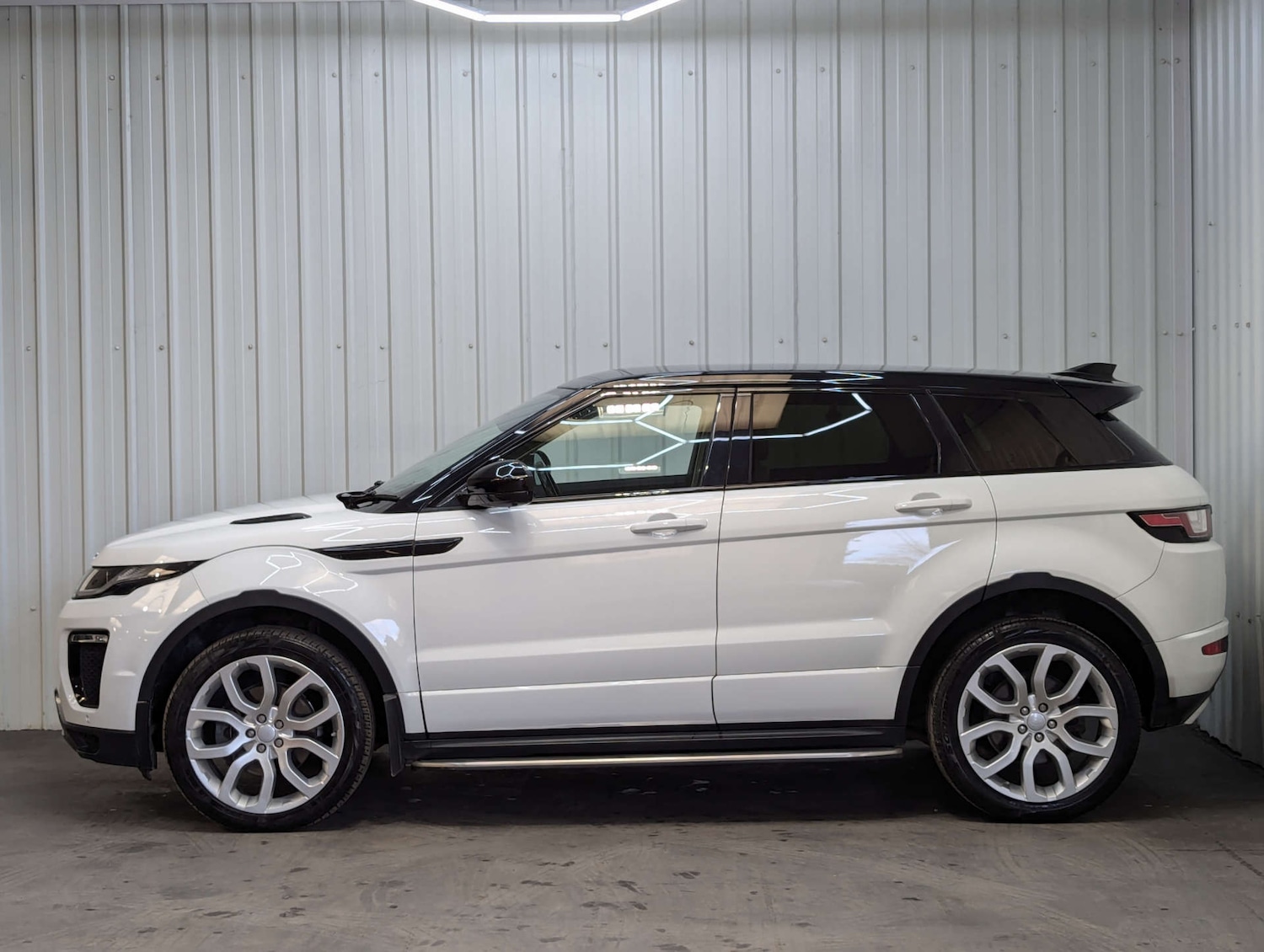 Used Land Rover Range Rover Evoque 2018 for sale - 76830000: Photo 15