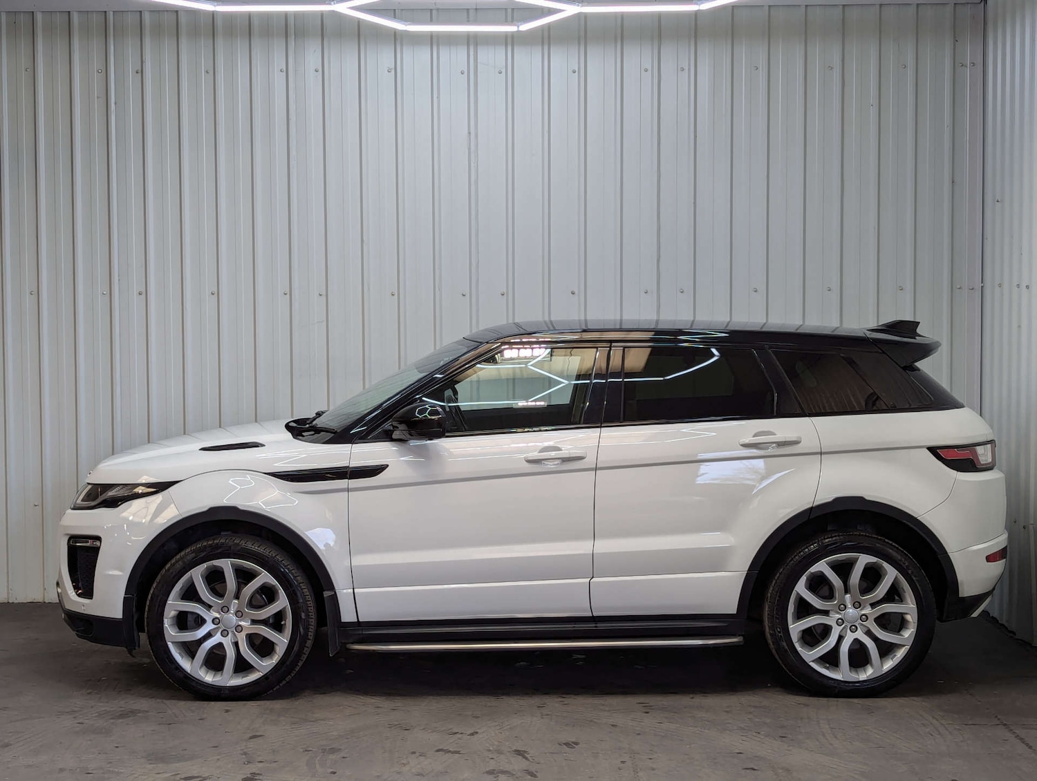 Used Land Rover Range Rover Evoque 2018 for sale - 76830000: Photo 16