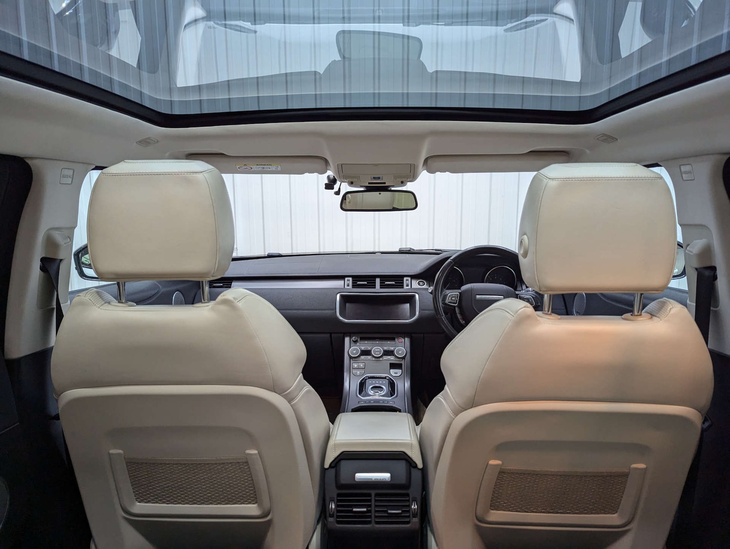 Used Land Rover Range Rover Evoque 2018 for sale - 76830000: Photo 2