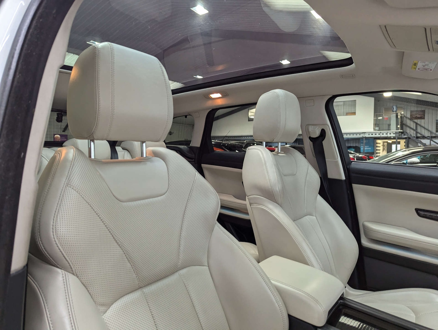 Used Land Rover Range Rover Evoque 2018 for sale - 76830000: Photo 51