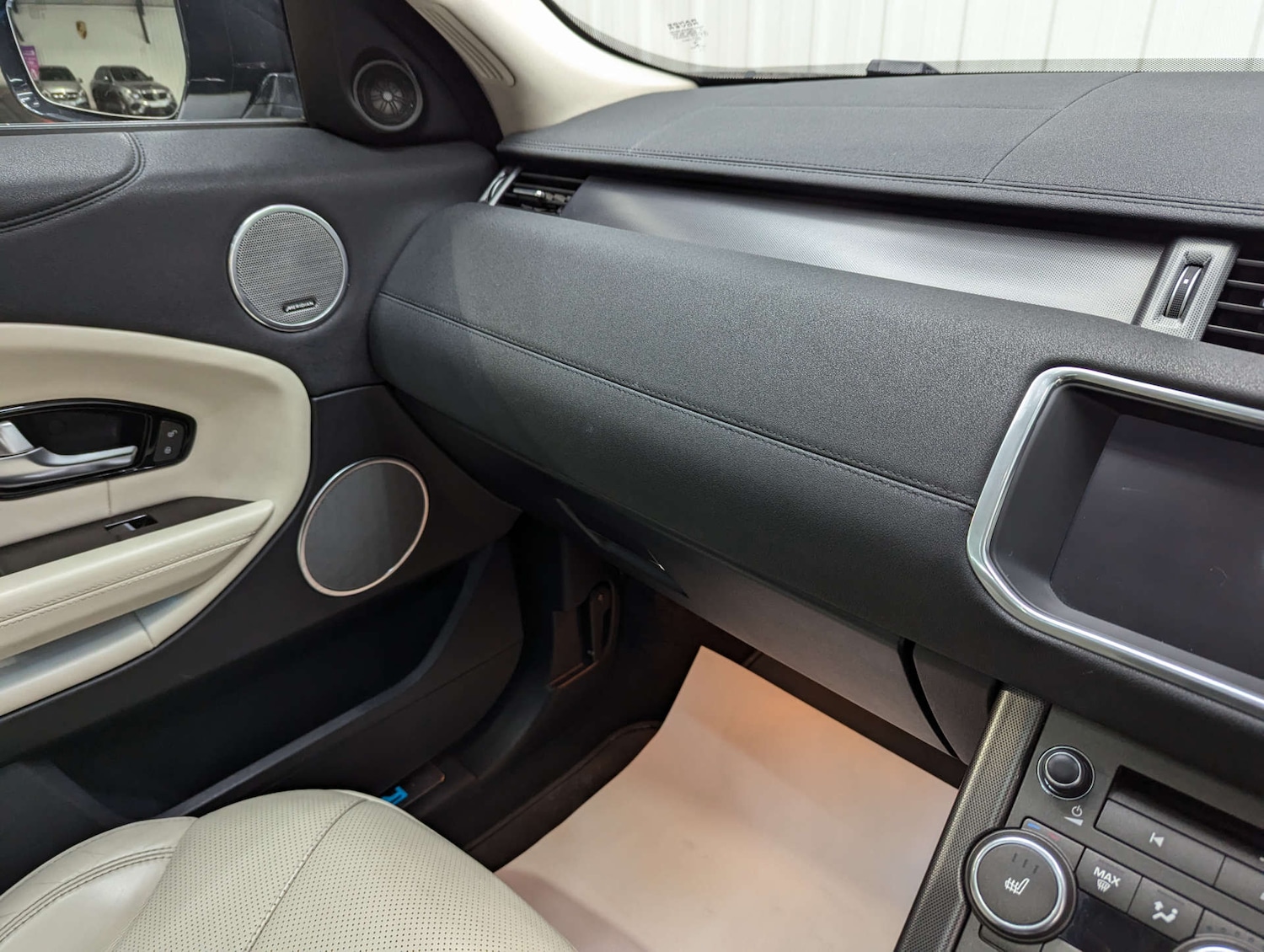 Used Land Rover Range Rover Evoque 2018 for sale - 76830000: Photo 94