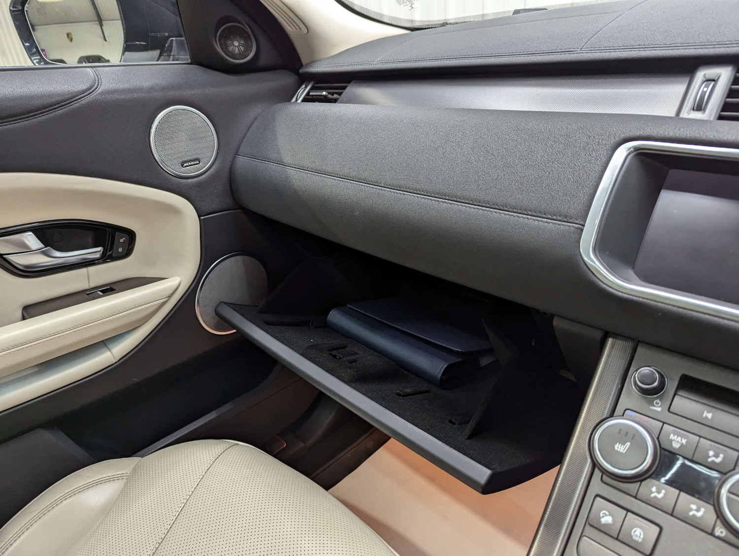 Used Land Rover Range Rover Evoque 2018 for sale - 76830000: Photo 95