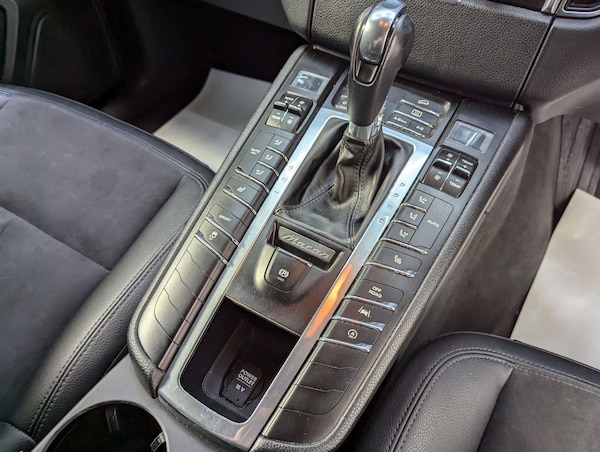 Used Porsche Macan 2017 for sale - 76278165: Photo 90
