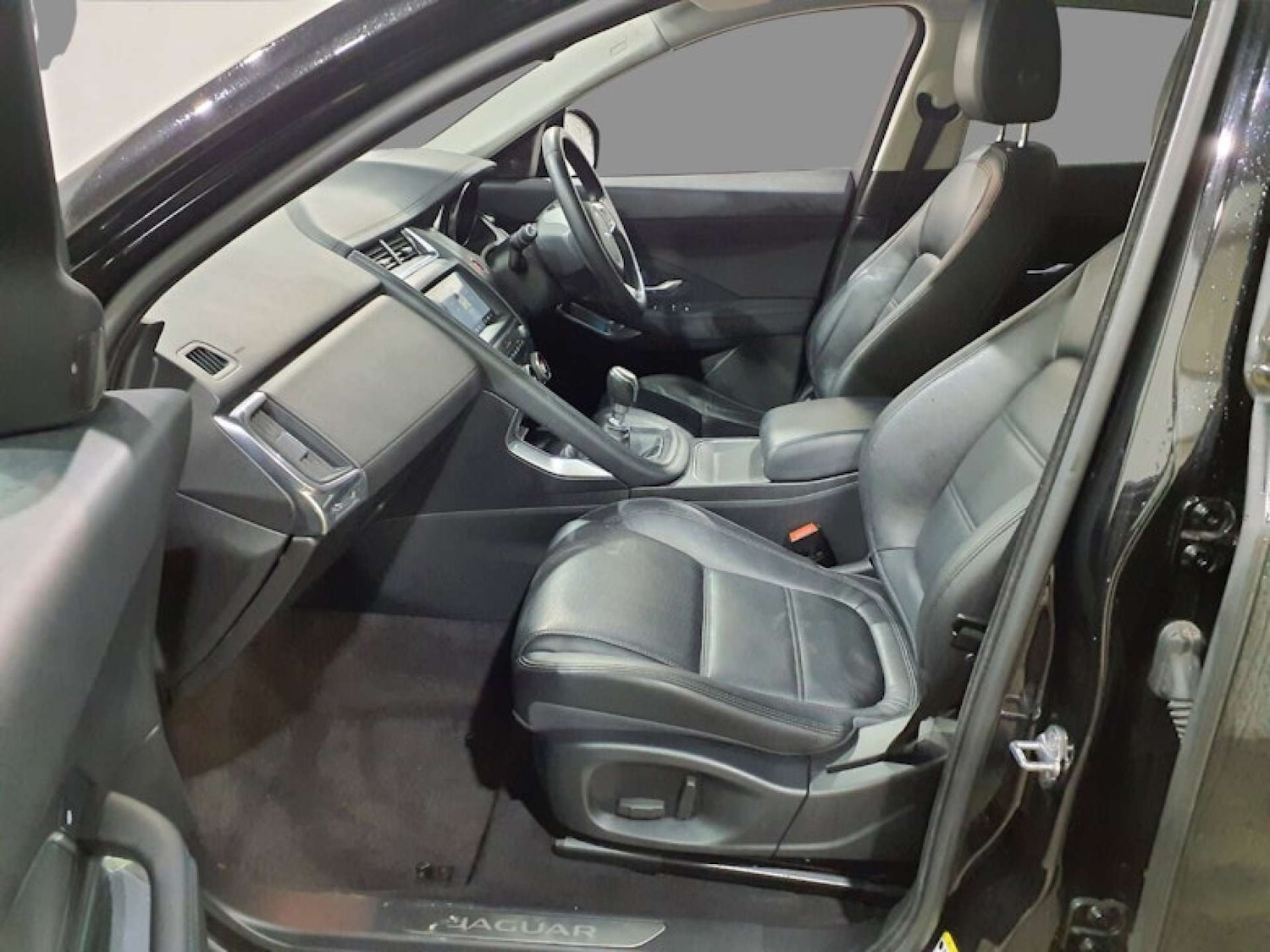 Used Jaguar E-Pace 2018 for sale - 77022525: Photo 4